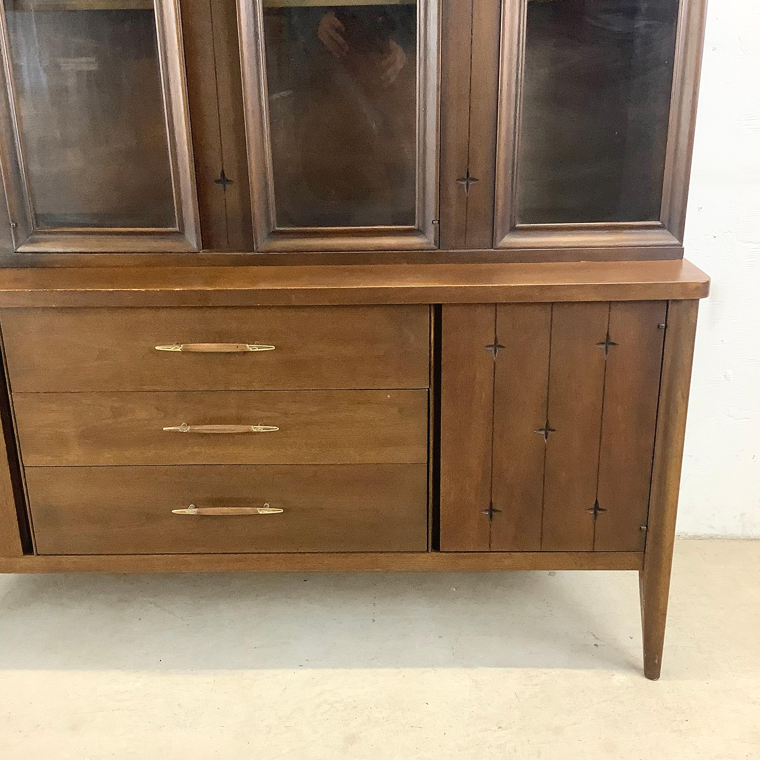 Mid-Century China Cabinet by Broyhill Premiere For Sale 7