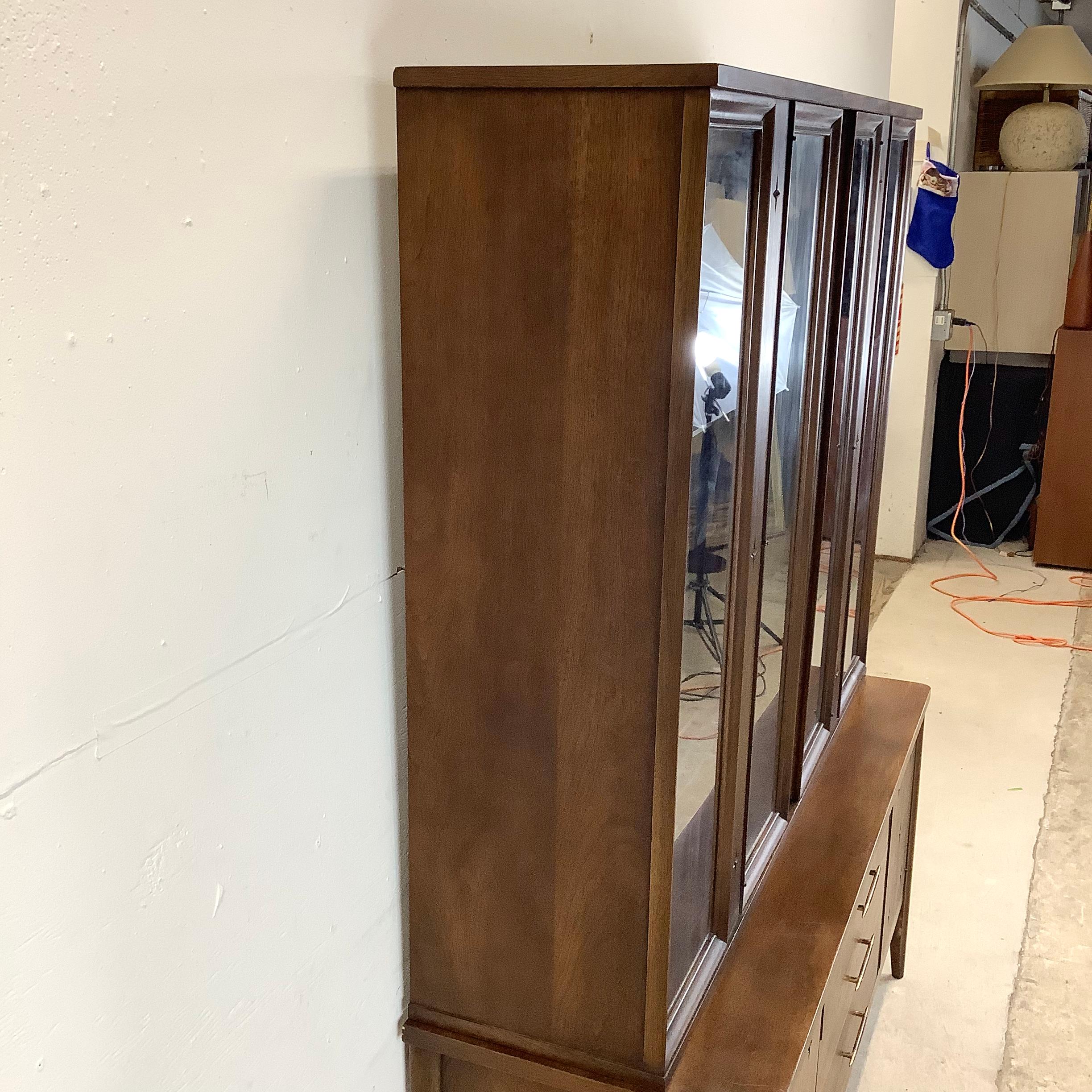 Mid-Century Modern Mid-Century China Cabinet by Broyhill Premiere For Sale