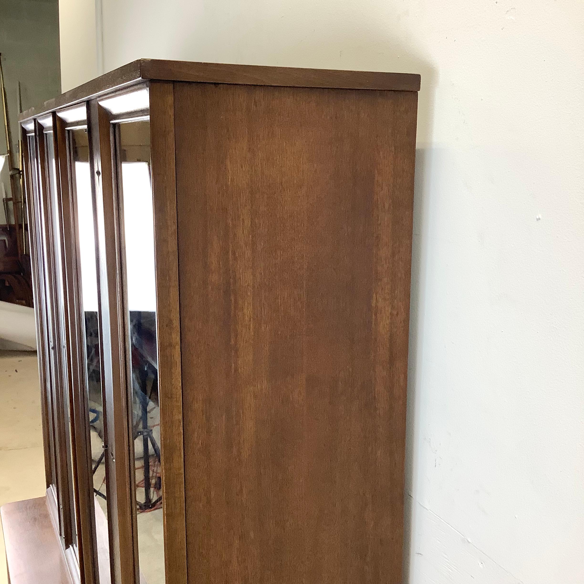 Veneer Mid-Century China Cabinet by Broyhill Premiere For Sale