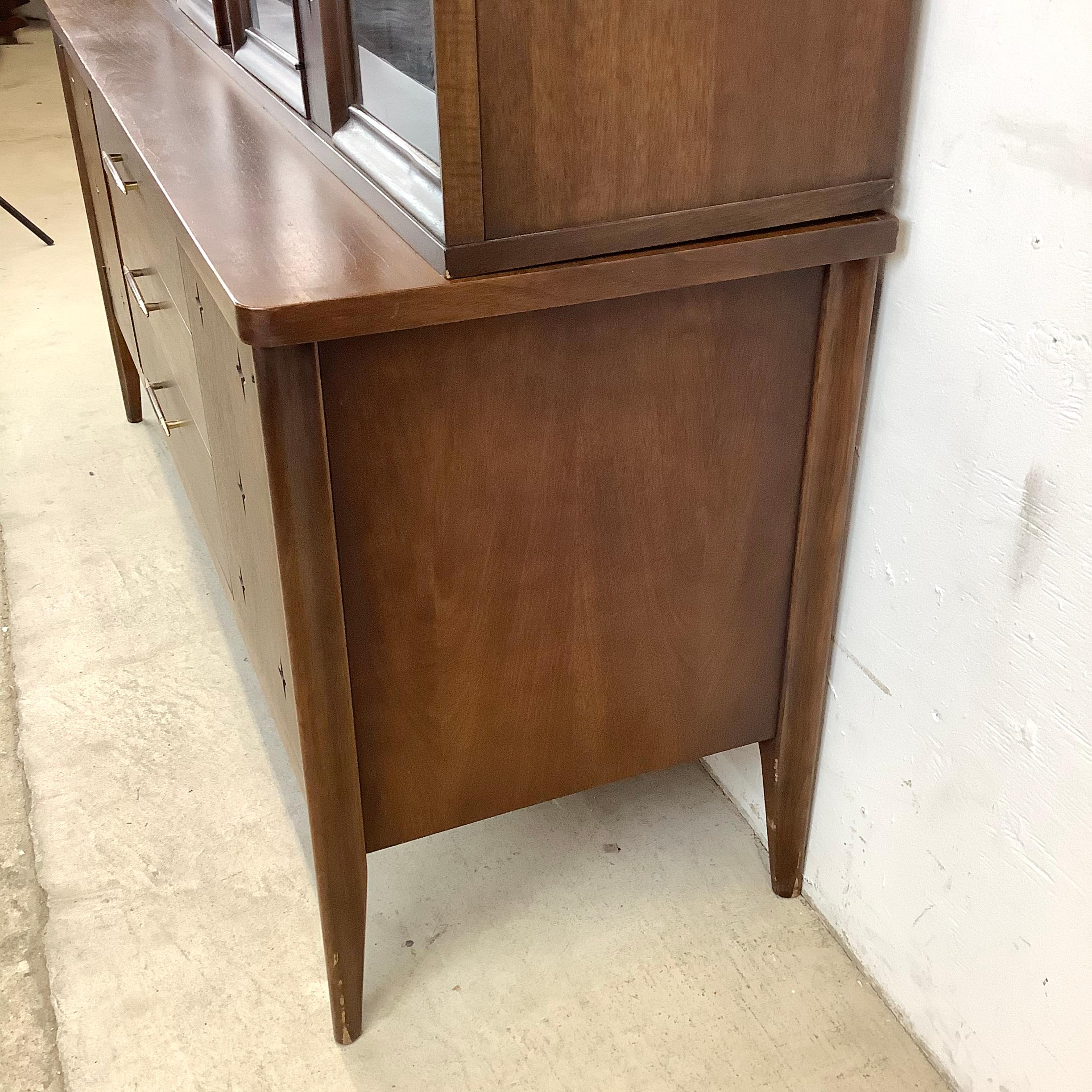 Mid-Century China Cabinet by Broyhill Premiere In Good Condition For Sale In Trenton, NJ