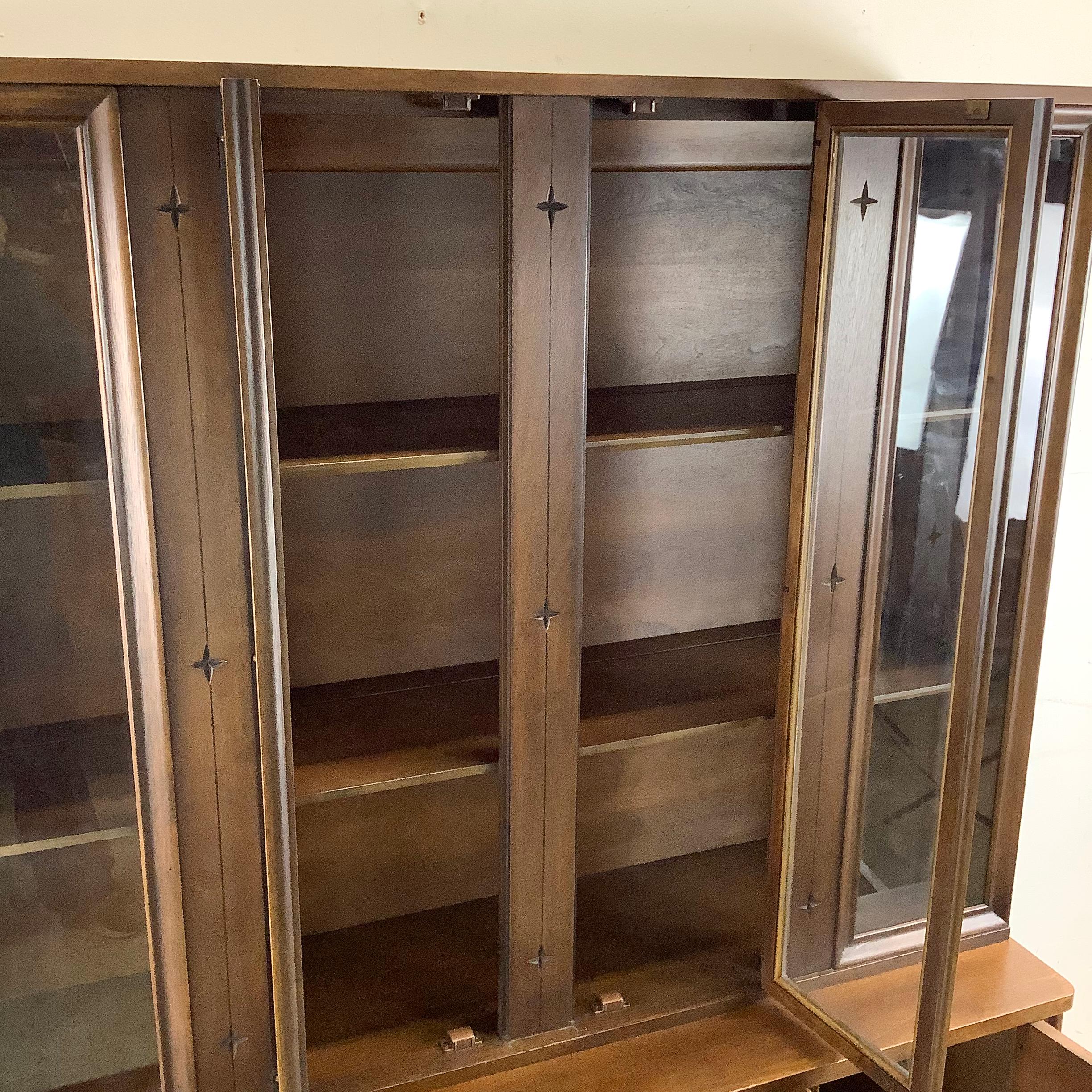 20th Century Mid-Century China Cabinet by Broyhill Premiere For Sale