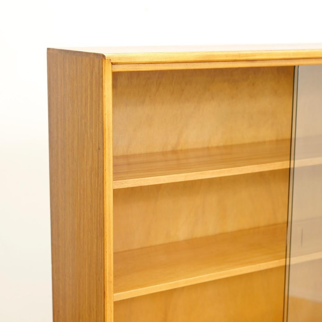 Mid Century China Cabinet by Herbert E. Gibbs in vendita 2