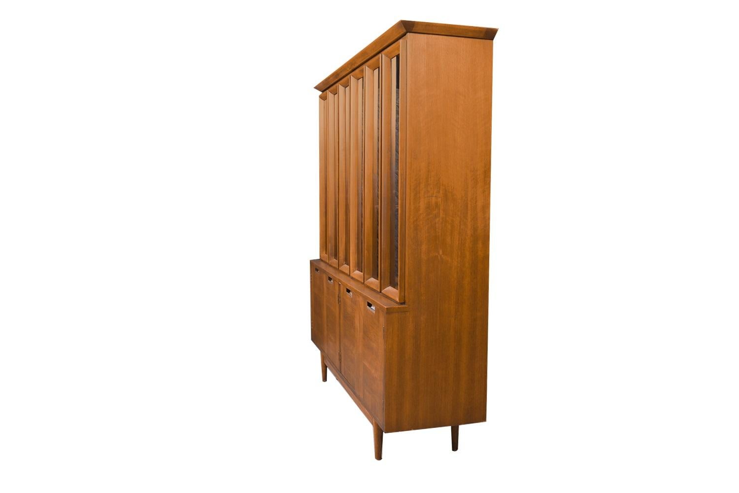 Mid-Century China Cabinet Hutch American of Martinsville 3