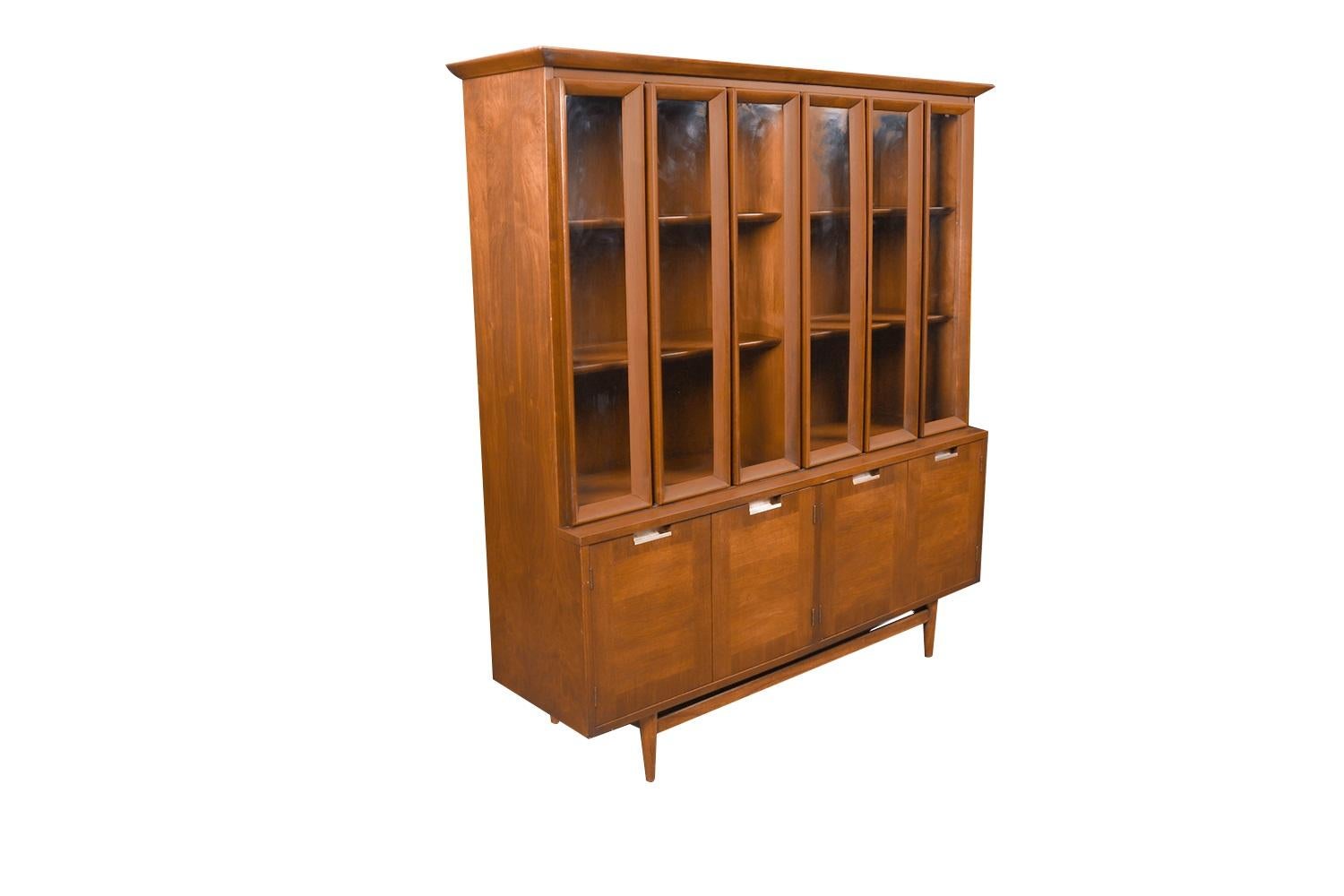 Mid-Century China Cabinet Hutch American of Martinsville 2