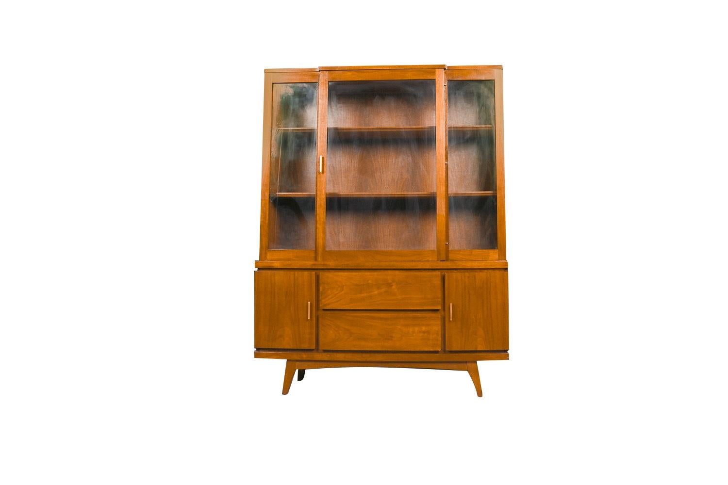 An exceedingly well-crafted, detailed, proportioned walnut China Cabinet /Hutch in great original condition. The hutch is one solid-piece, featuring one cabinet door, accented with a brass pull. Cabinet door opens to reveal a beautiful interior with