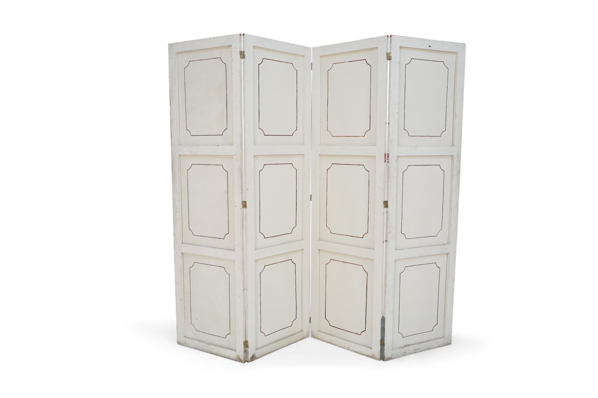 20ième siècle Paravent chinois à quatre panneaux beige et arbre à fleurs du milieu du siècle dernier en vente