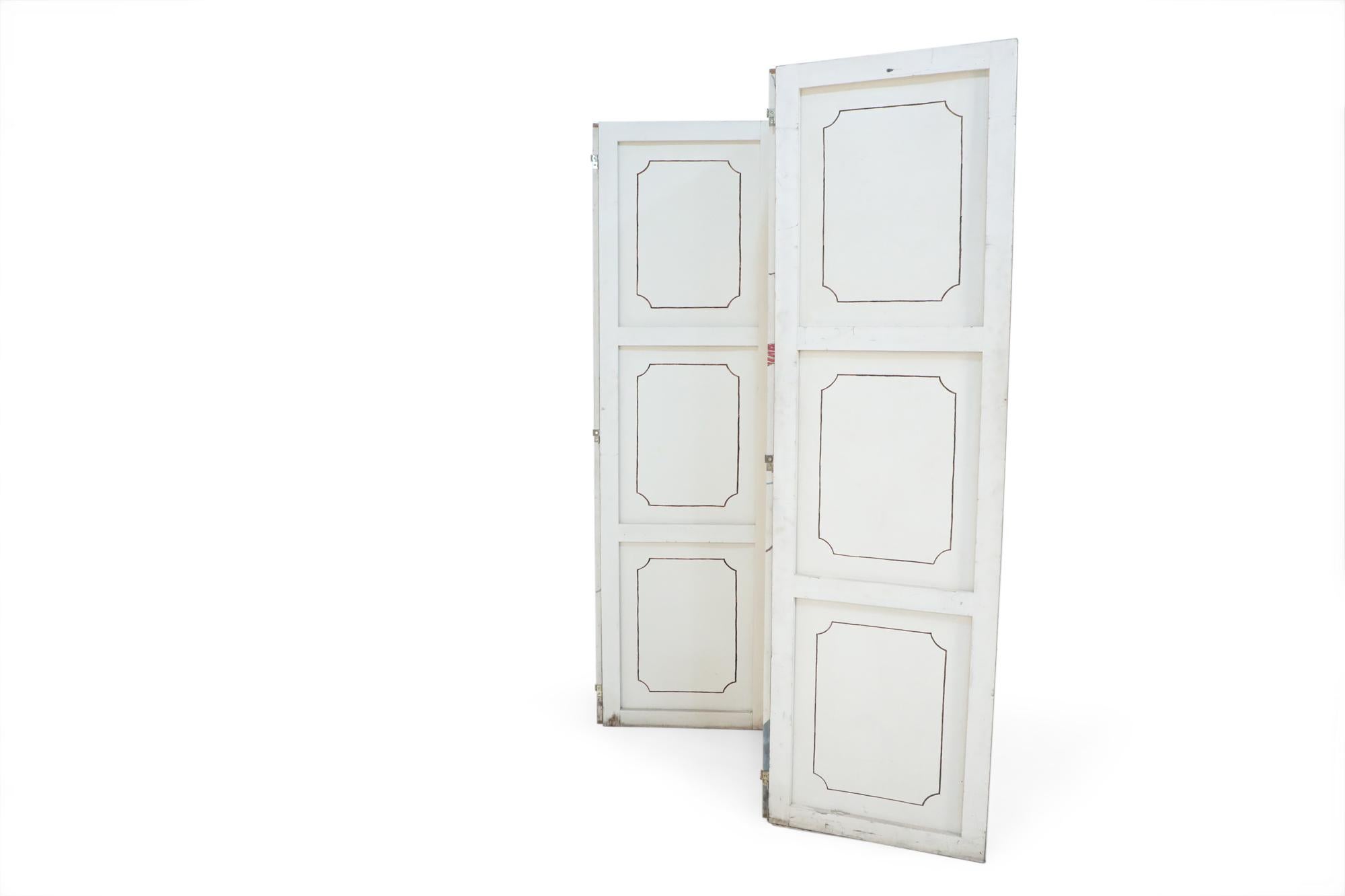 Bois Paravent chinois à quatre panneaux beige et arbre à fleurs du milieu du siècle dernier en vente