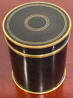 Caja de mesa circular china de mediados de siglo en cloisonné negro y dorado "Buena suerte