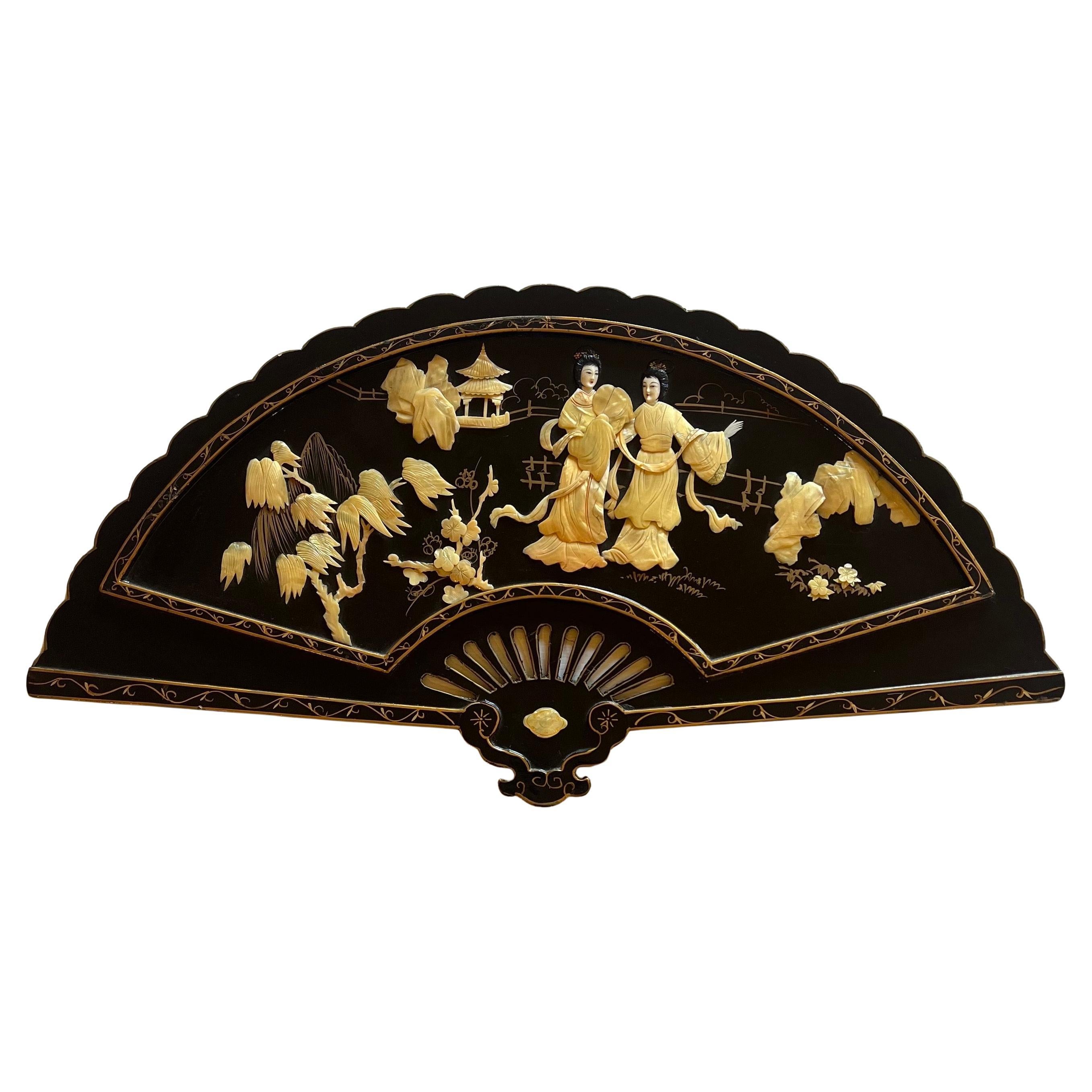 Mid Century Chinese Black Lacquer Mother of Pearl Decorative Wall Fan en vente