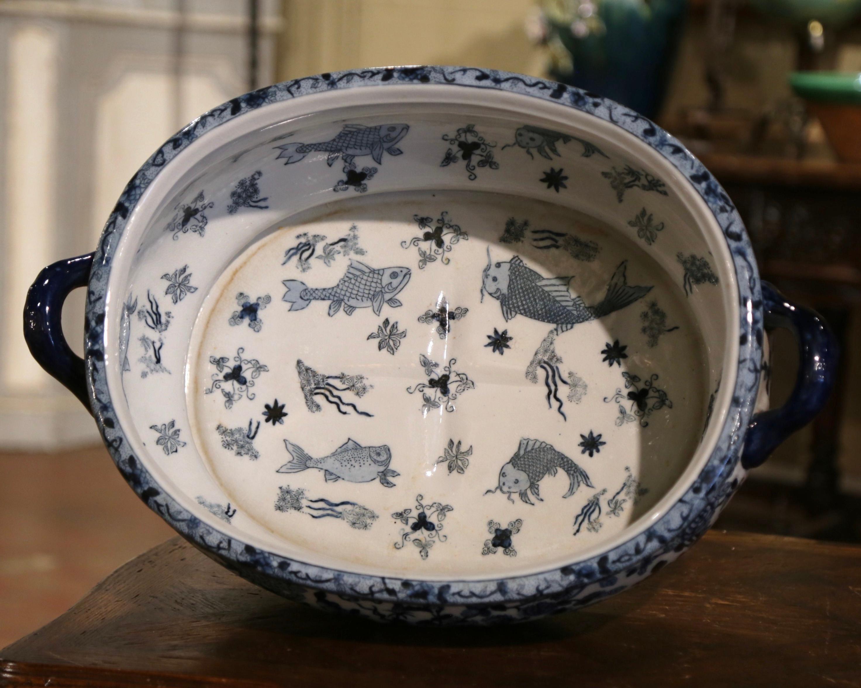 Mid-Century Chinese Blue and White Painted Porcelain Foot Bath Bowl For Sale 4