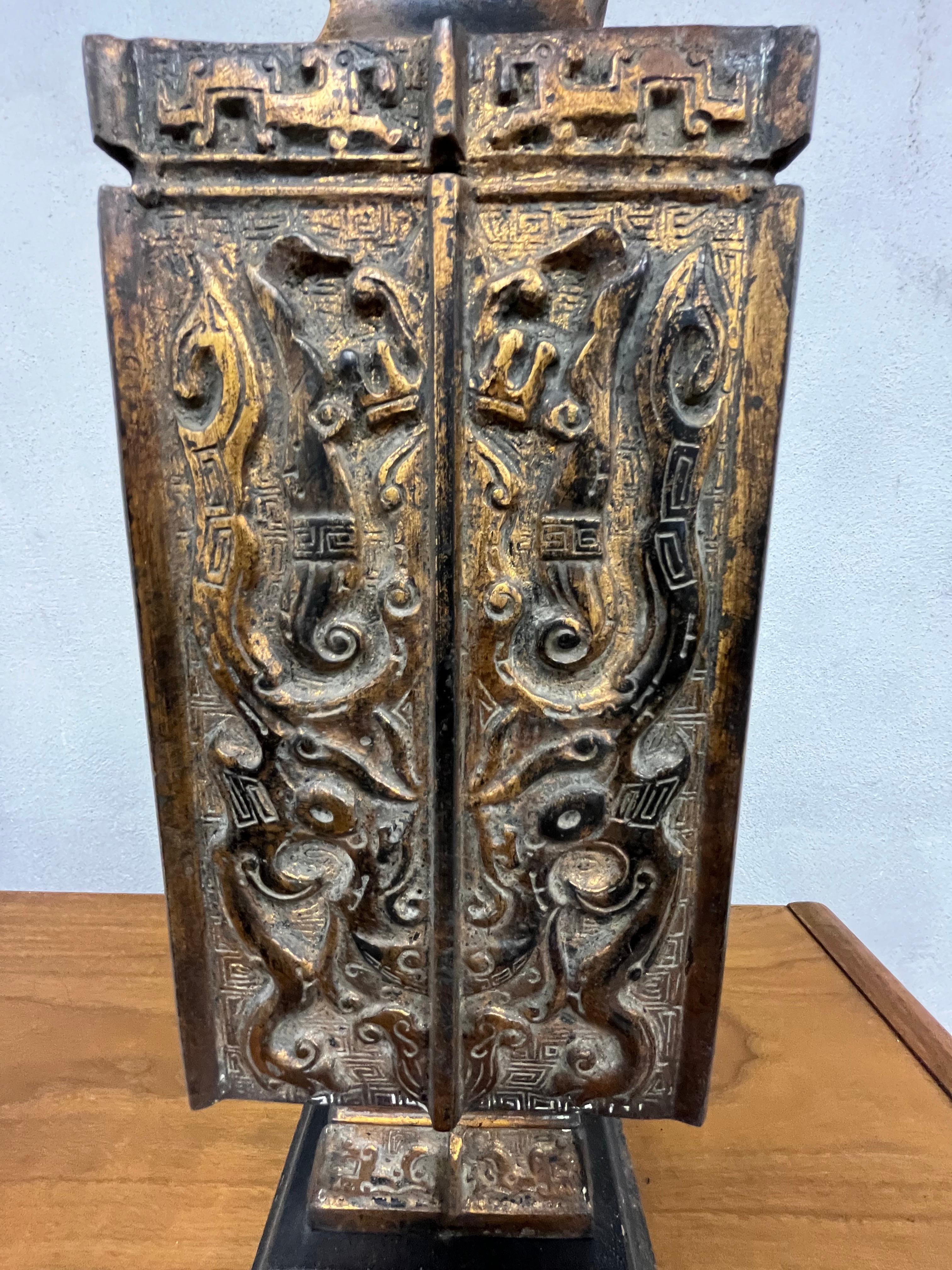 Lámpara de Bronce Chinoiserie de Mediados de Siglo Estilo James Mont en Bueno estado para la venta en W Allenhurst, NJ
