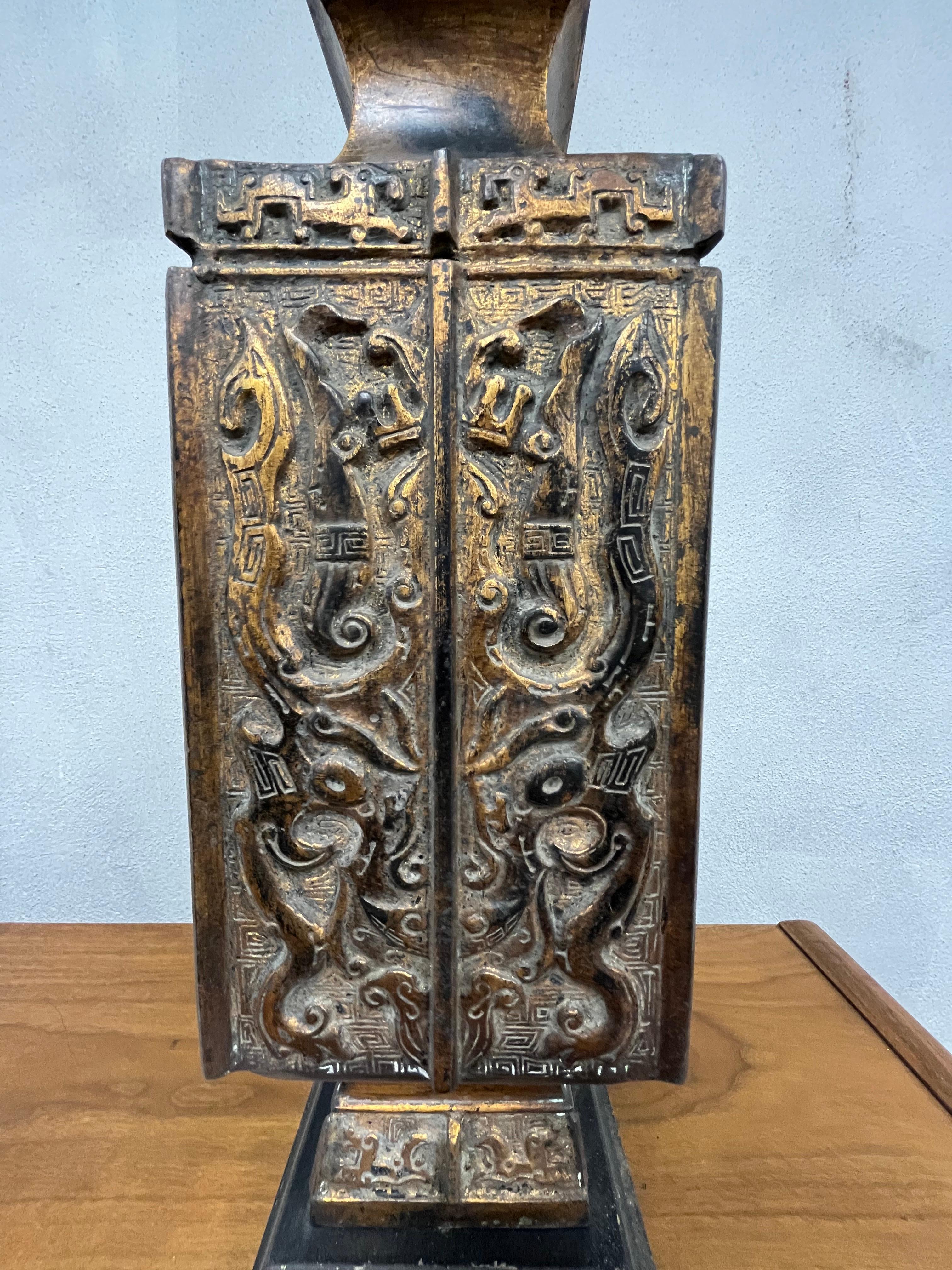 Lámpara de Bronce Chinoiserie de Mediados de Siglo Estilo James Mont en venta 1