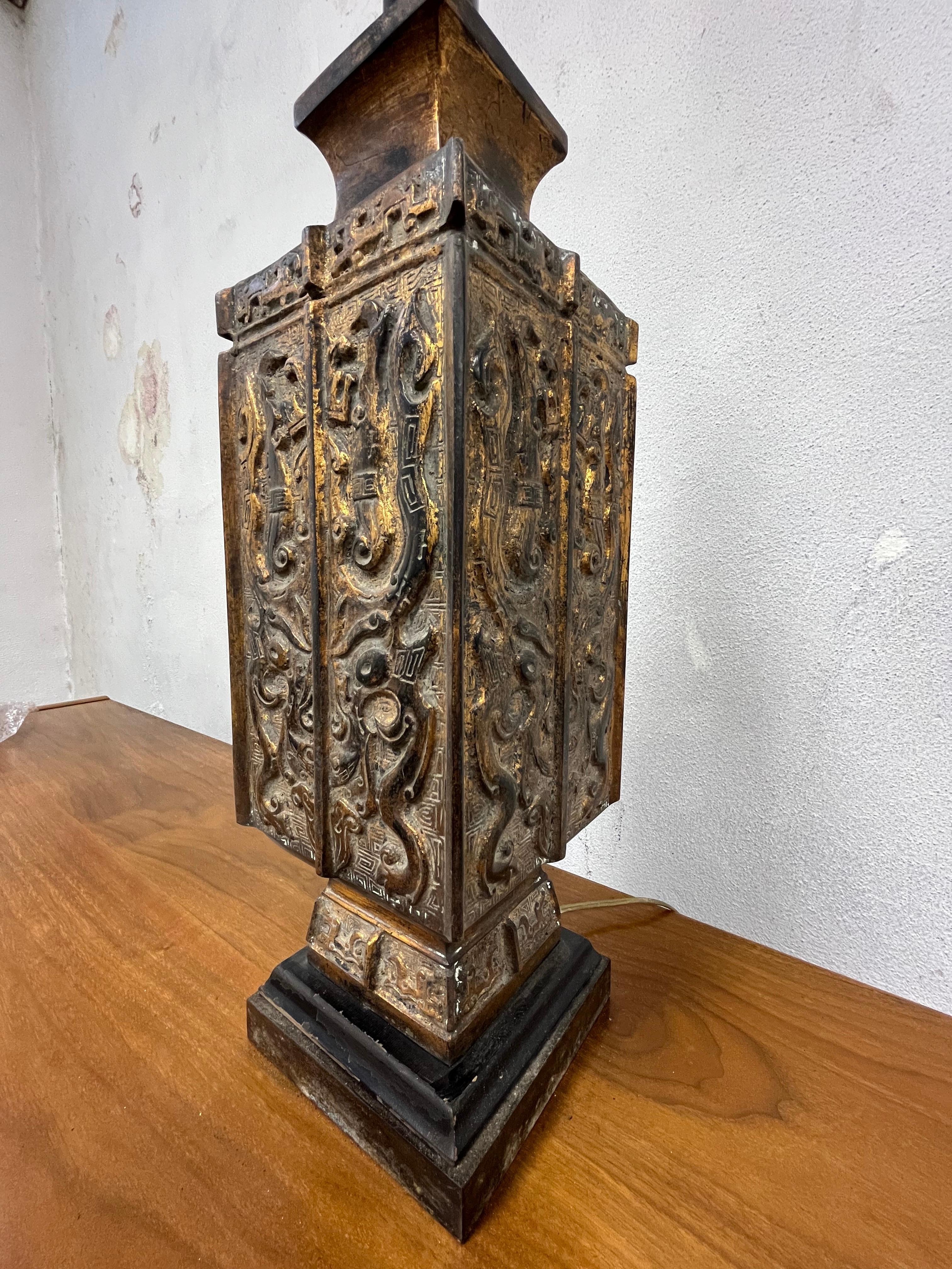 Lámpara de Bronce Chinoiserie de Mediados de Siglo Estilo James Mont en venta 2
