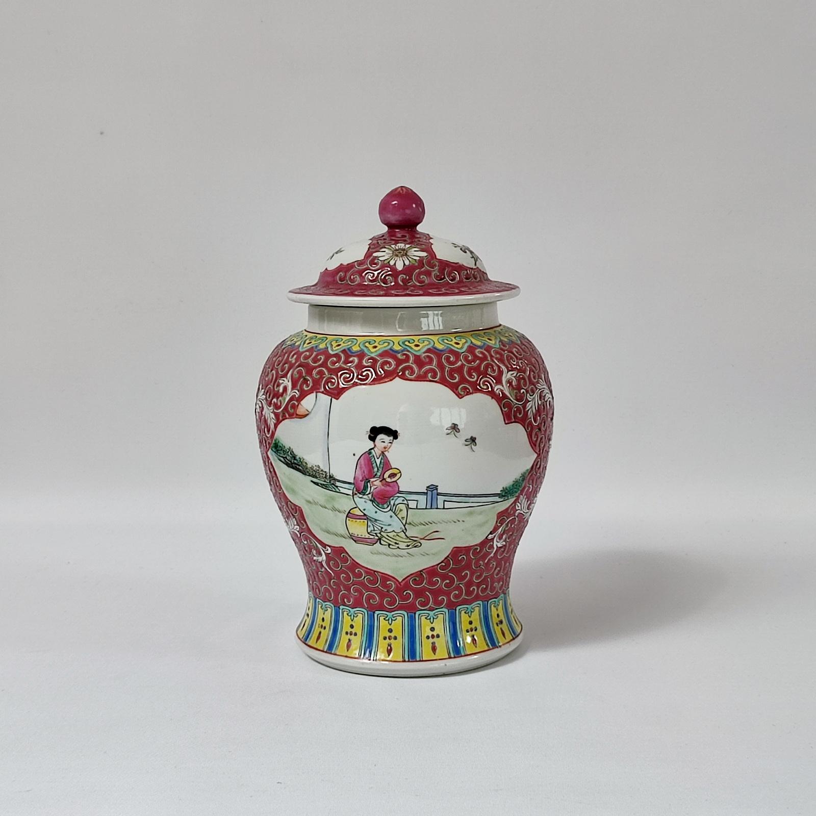 Japonisme Urne en céramique chinoise du milieu du siècle avec couvercle, Jiangxi en vente