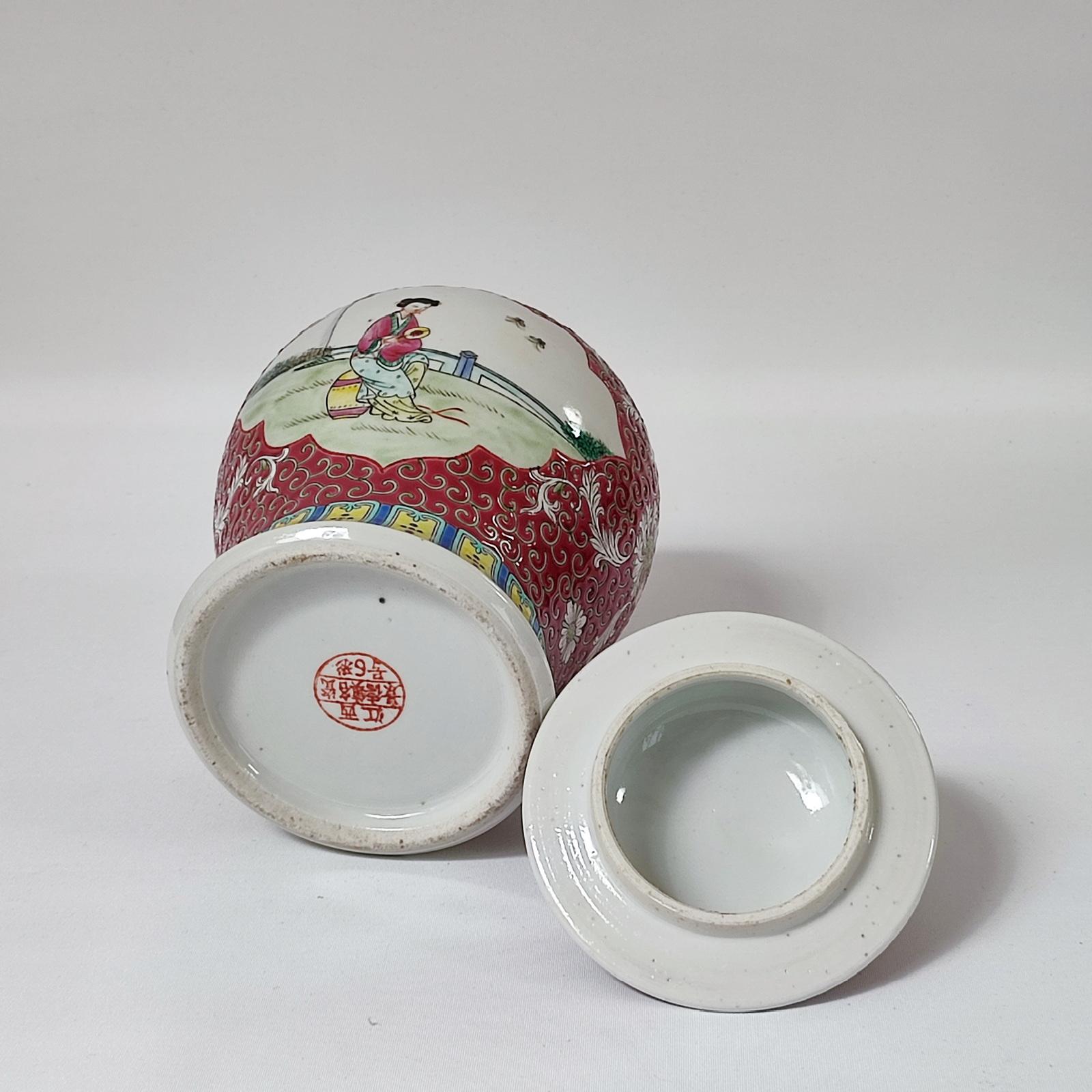 Mid-Century Chinese Ceramic Urn with Lid, Jiangxi For Sale 2