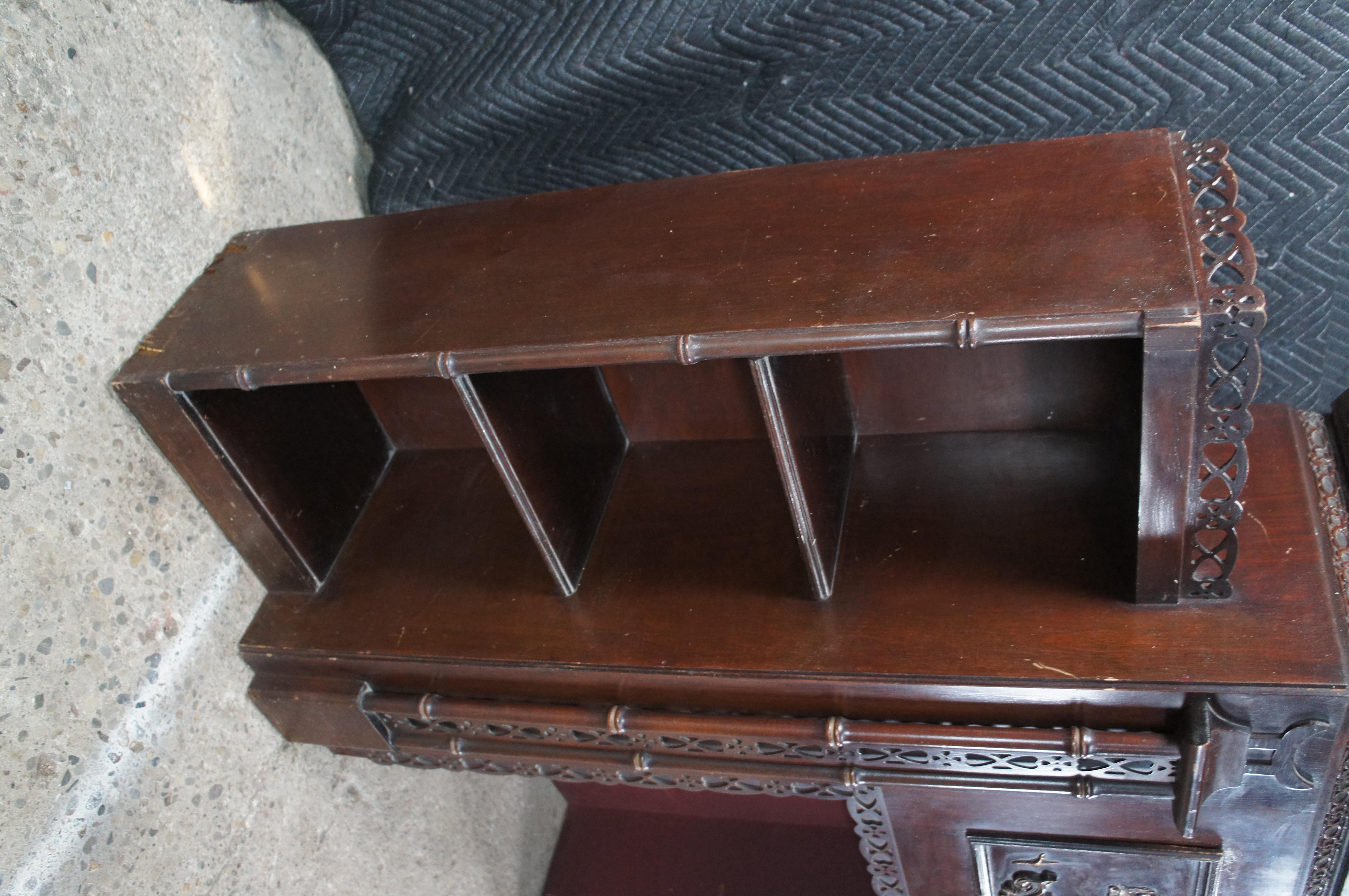 Mid Century Chinese Chippendale Mahagoni Kamin Mantel Bücherregal Sekretär 70