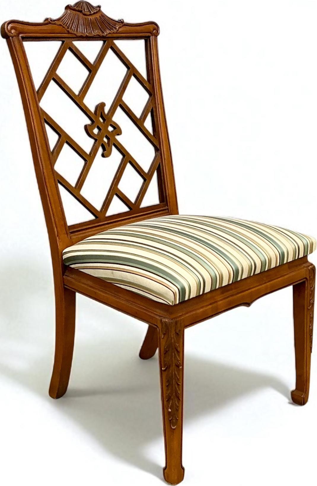Mitte des Jahrhunderts Chinesisch Chippendale Stil geschnitzt Pagode Dining Side Chairs - S/4 im Angebot 4