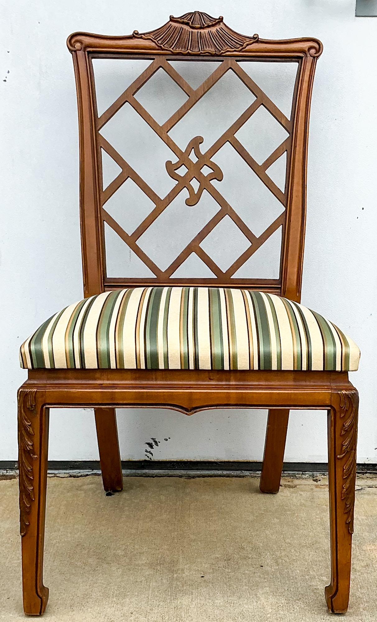 Mitte des Jahrhunderts Chinesisch Chippendale Stil geschnitzt Pagode Dining Side Chairs - S/4 (amerikanisch) im Angebot
