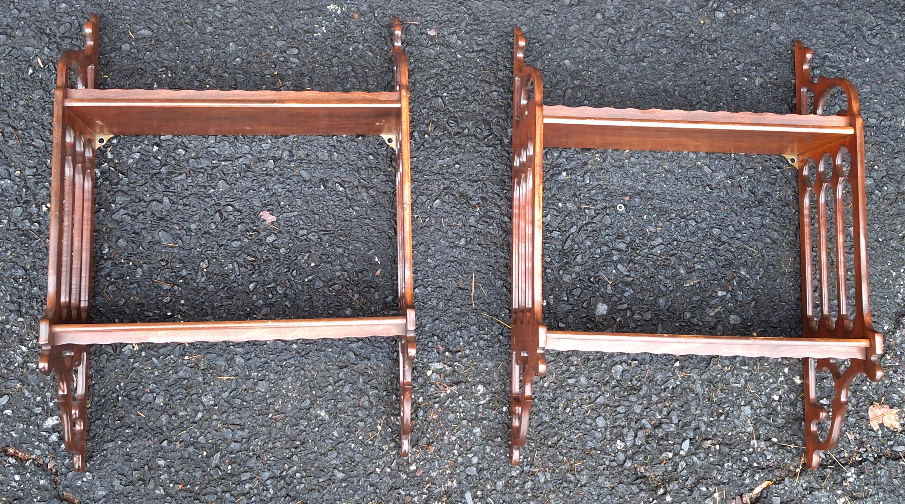 Scaffale da parete in mogano stile Chippendale cinese di metà secolo in vendita 3