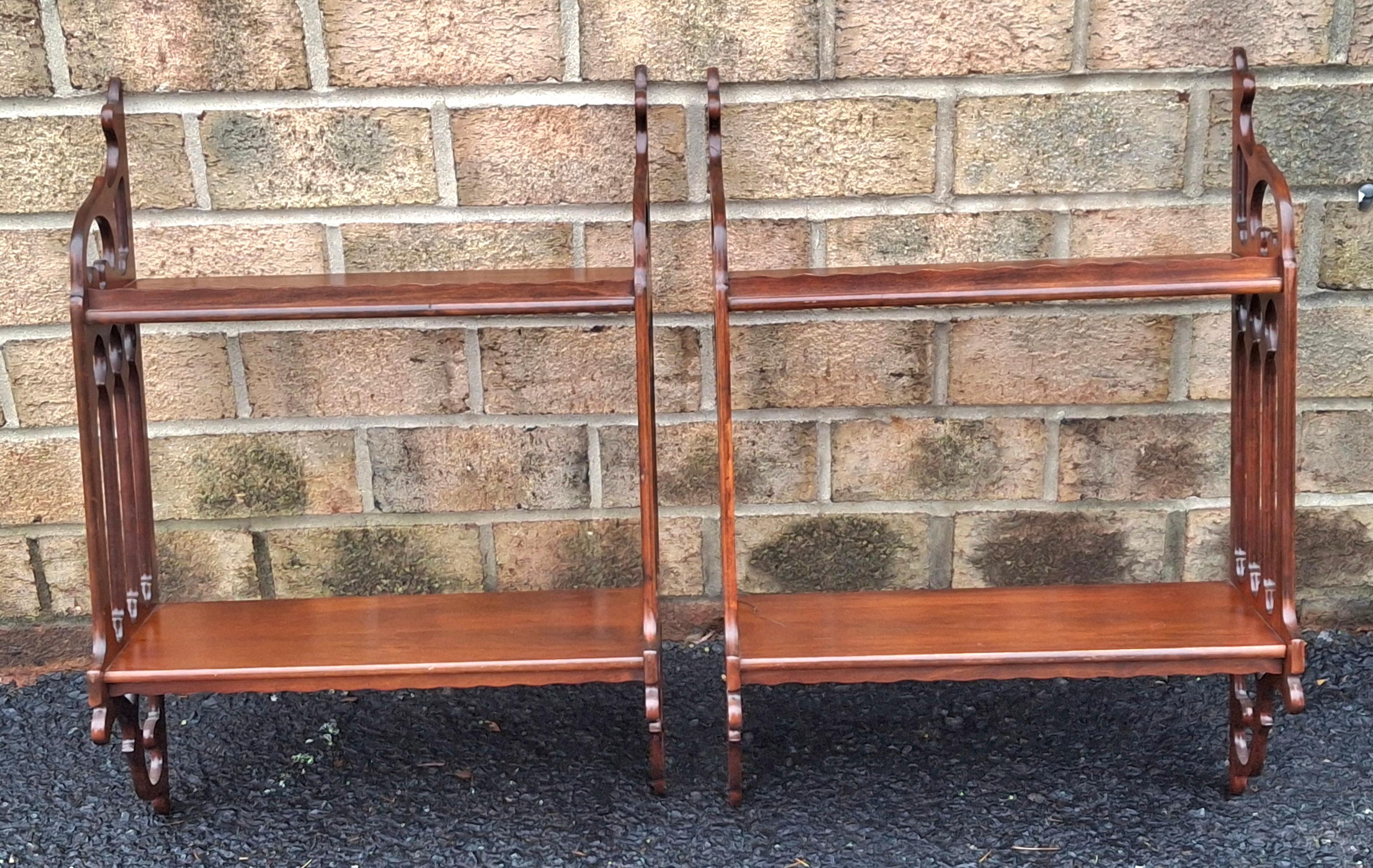 Altro Scaffale da parete in mogano stile Chippendale cinese di metà secolo in vendita