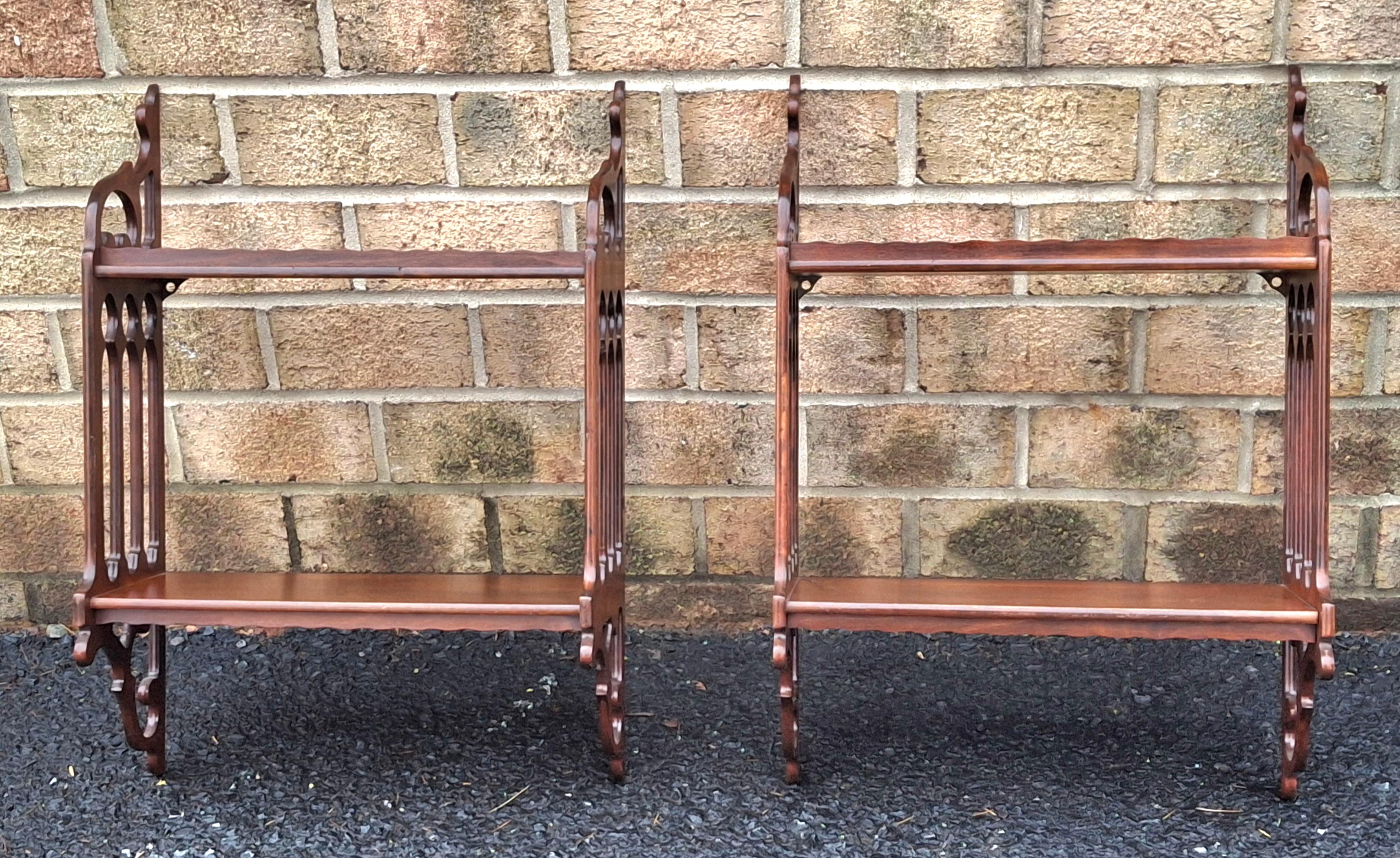 XX secolo Scaffale da parete in mogano stile Chippendale cinese di metà secolo in vendita