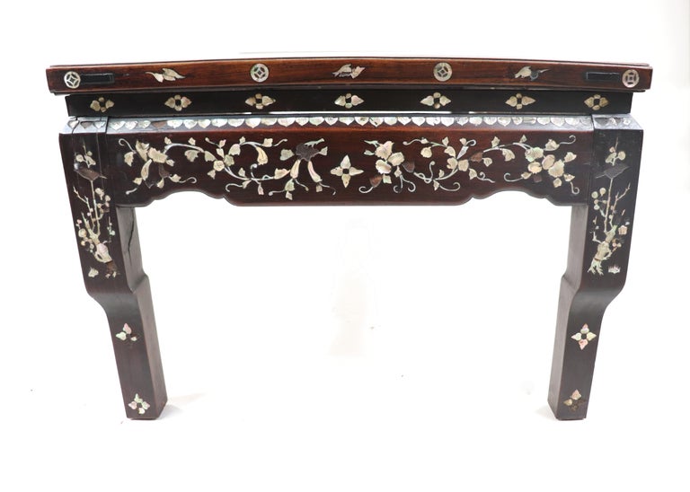 TABLE BASSE CHINE JAPON XXEME DECOR LAQUE VERRE PERSONNAGES NACRE 4 Pieds L867 Imgx1200 2691