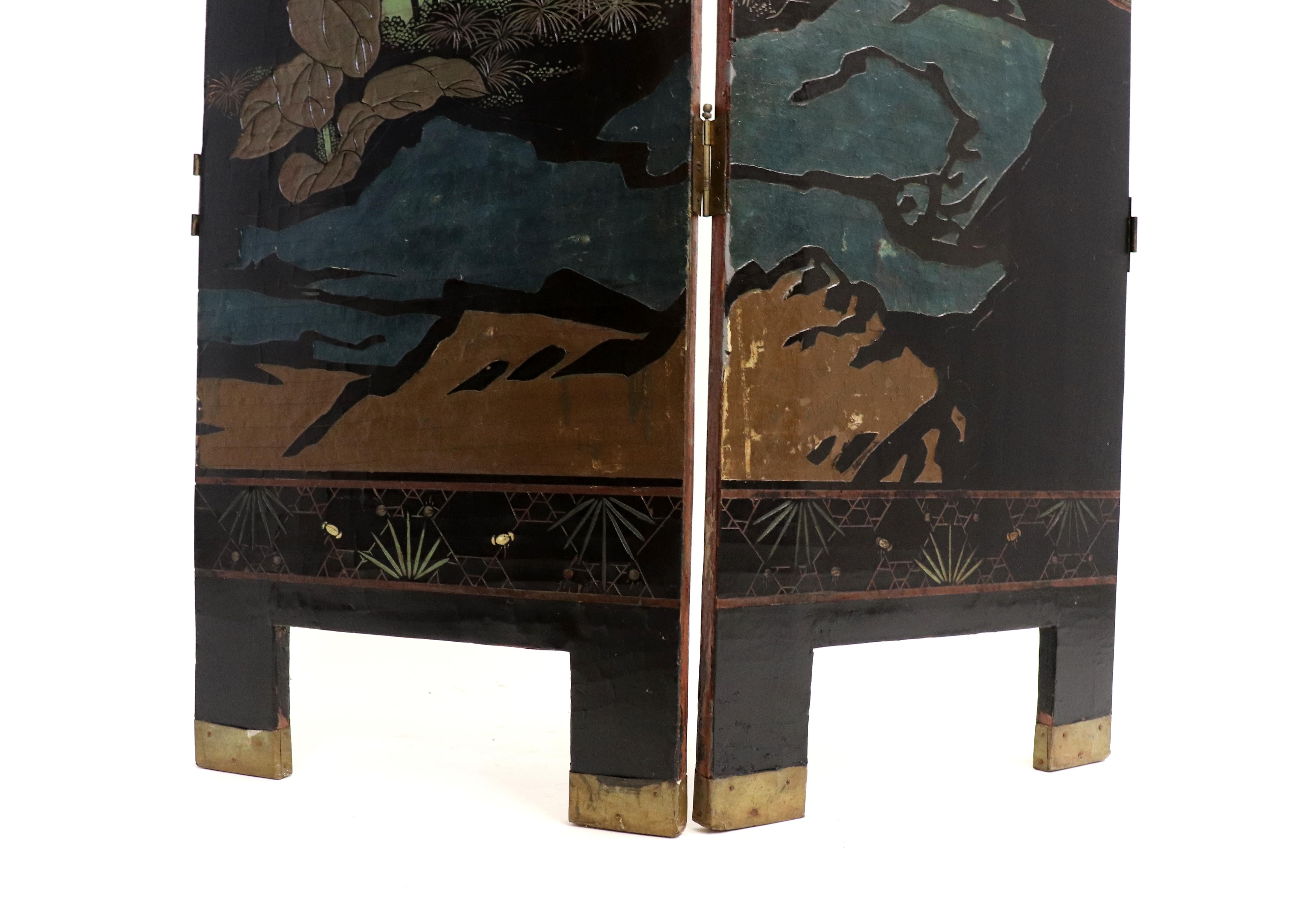 Chinesischer Coromandel-Raumteiler aus der Mitte des Jahrhunderts, schwarz lackiert und vergoldet, achtteilig im Angebot 8