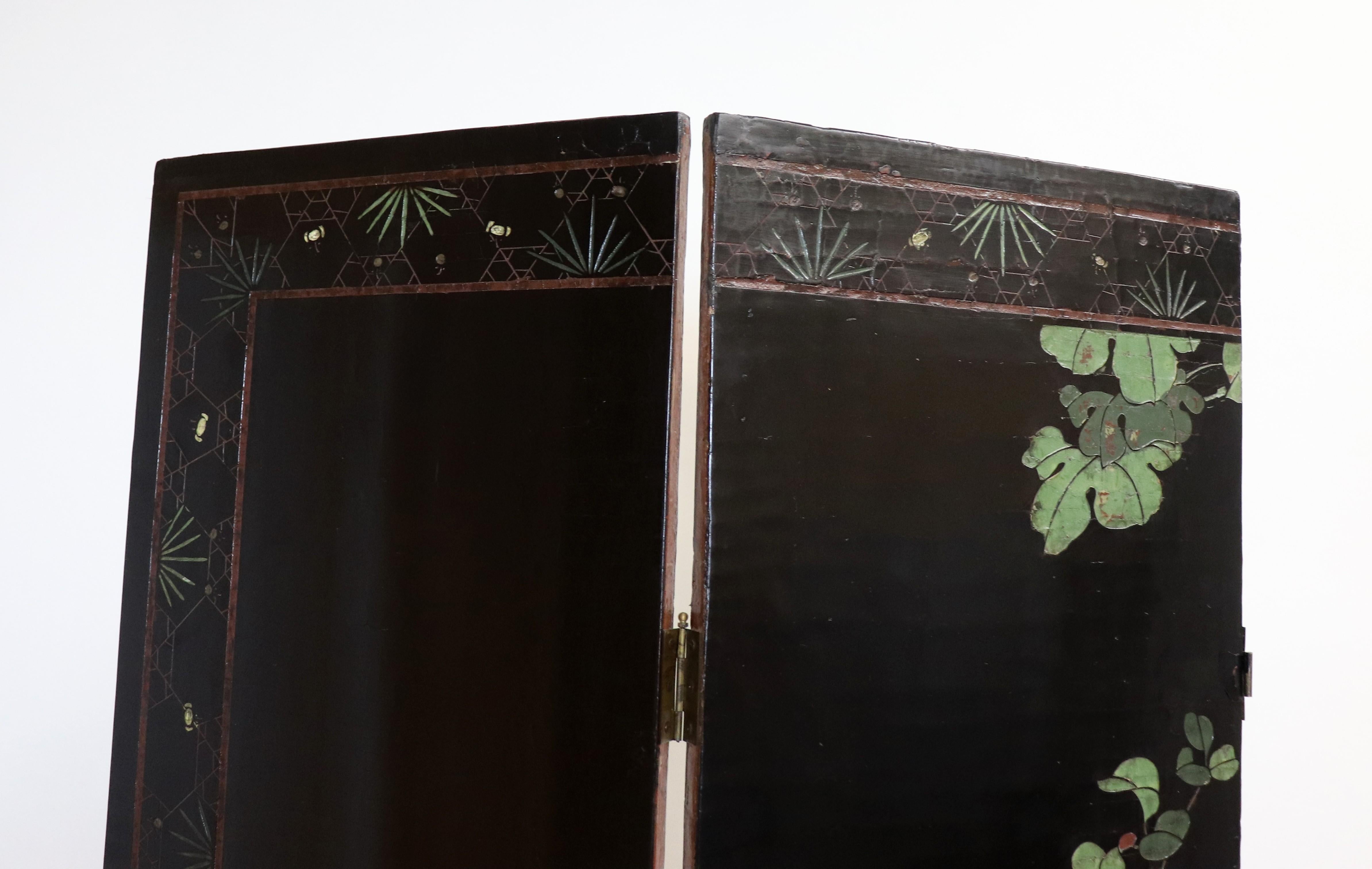 Hand-Carved Mid-Century Chinese Coromandel Black Lacquered and Gilt Eight-Panel Screen For Sale