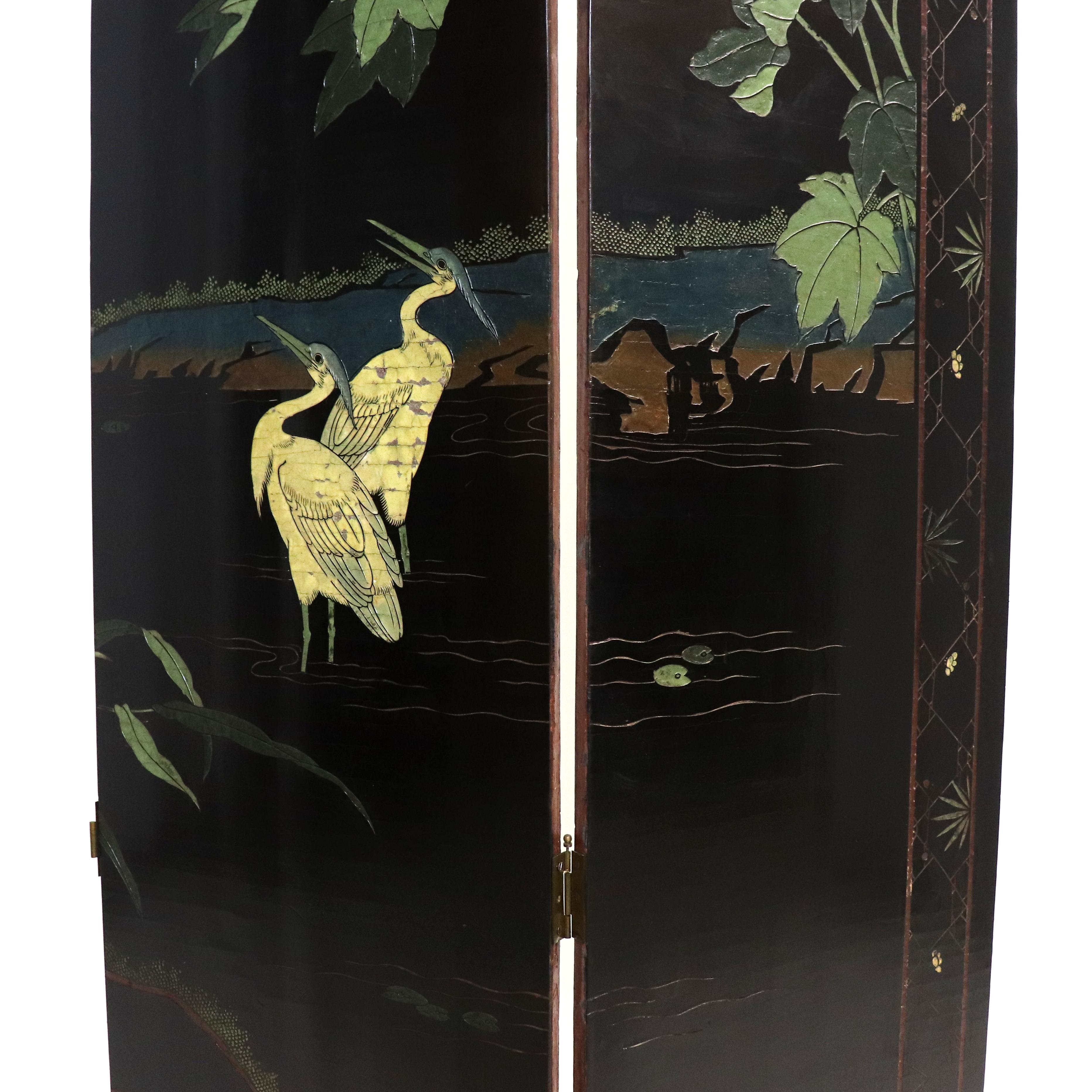 Chinesischer Coromandel-Raumteiler aus der Mitte des Jahrhunderts, schwarz lackiert und vergoldet, achtteilig im Angebot 2