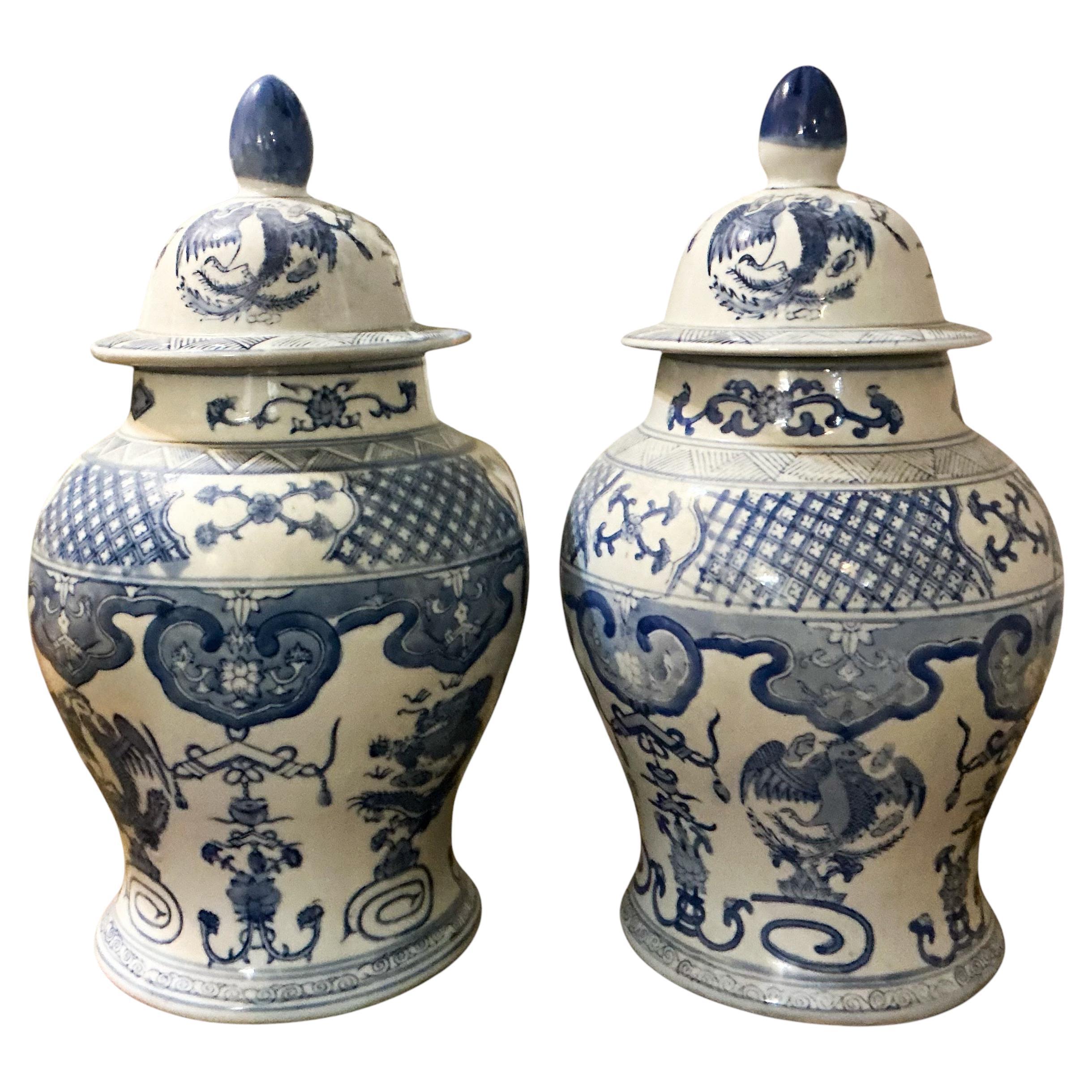Mid-Century Chinese Export Blue And White Ceramic Pottery Ginger Jars - Pair In Good Condition For Sale In Kennesaw, GA