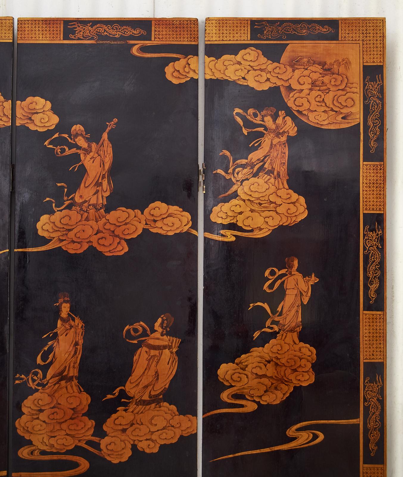Laiton Paravent Coromandel d'exportation chinoise du milieu du siècle dernier à quatre panneaux laqués dorés en vente