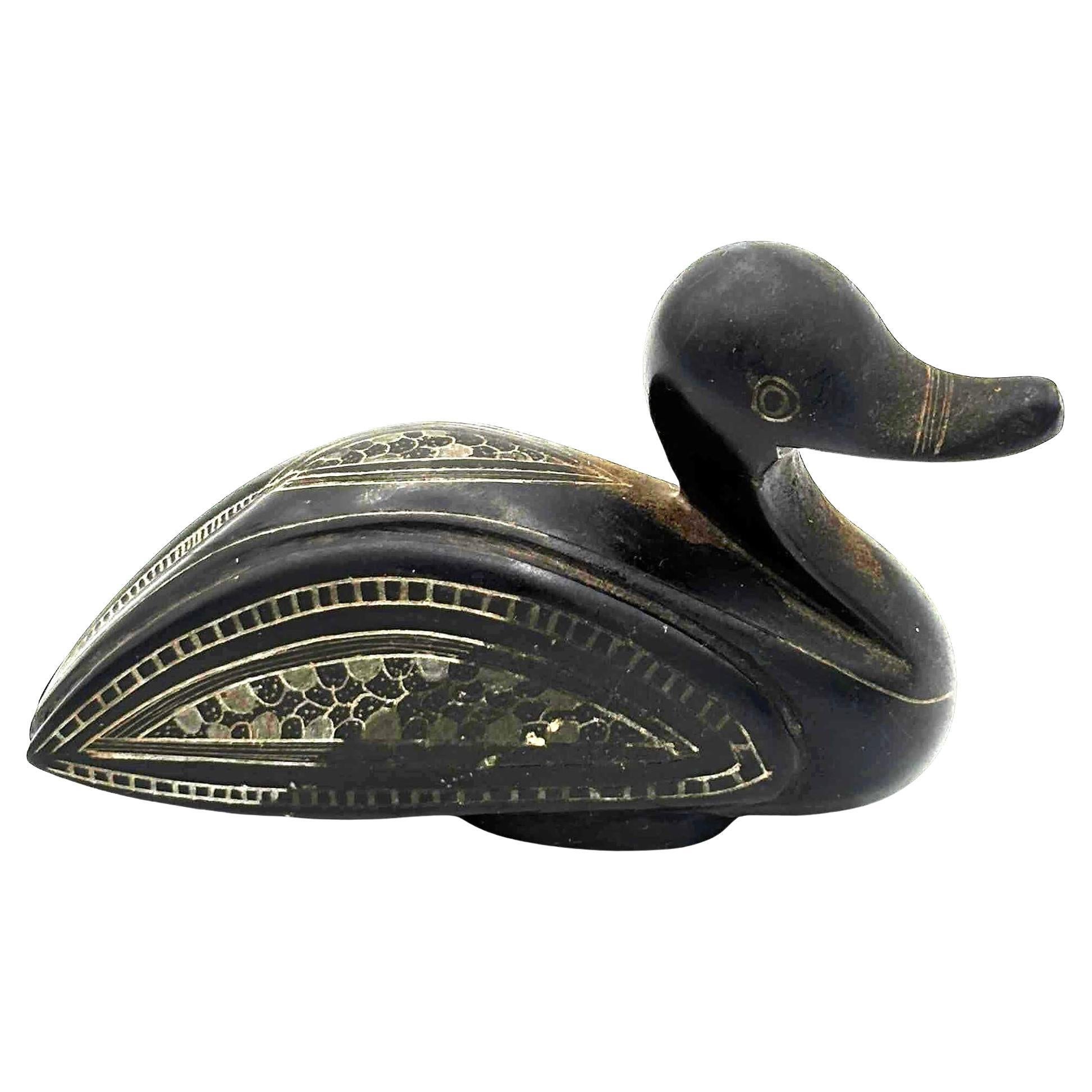 Canard en bois de teck d'exportation chinoise du milieu du siècle, sculpté à la main en vente