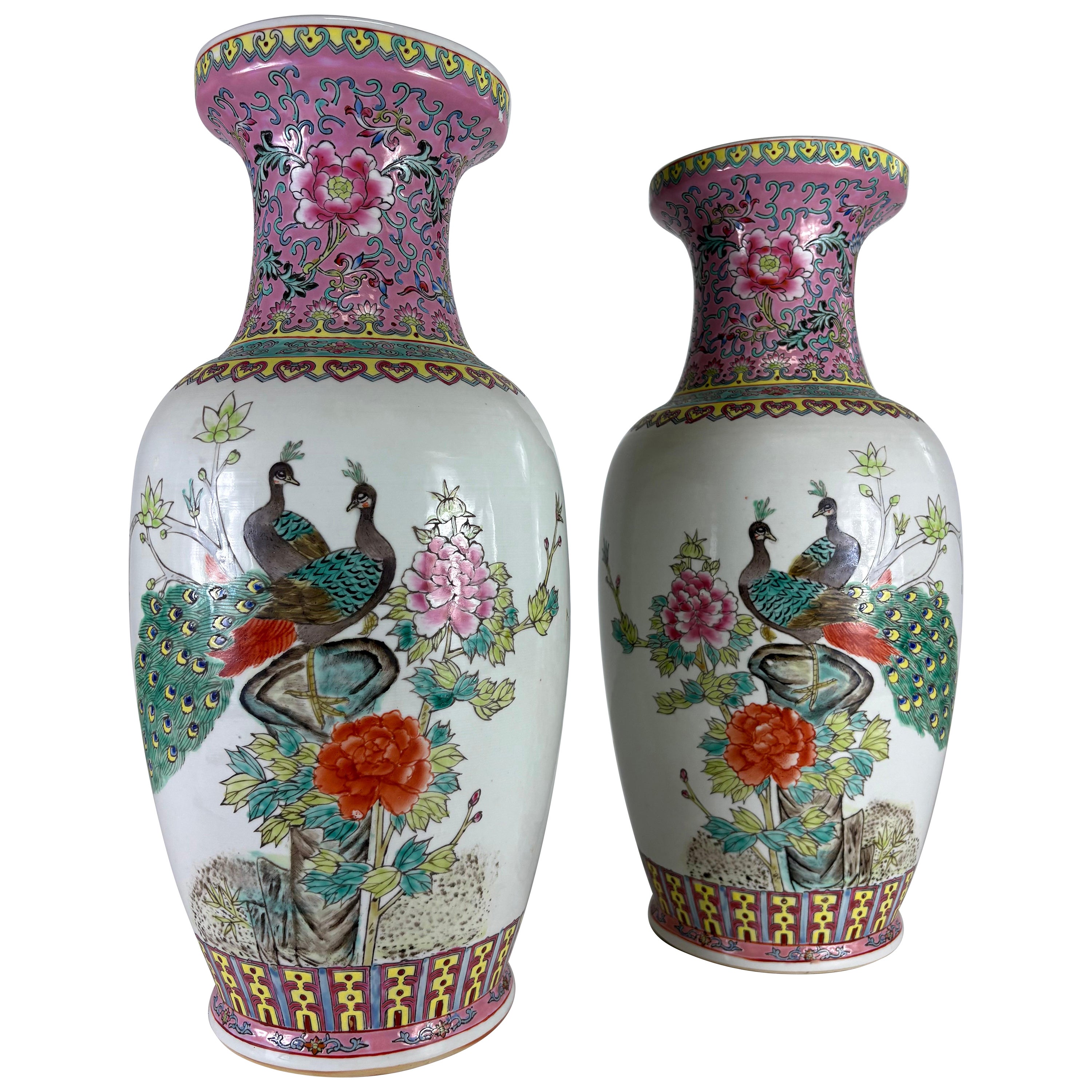 Vases d
exportation chinois du milieu du siècle peints à la main/une paire en vente