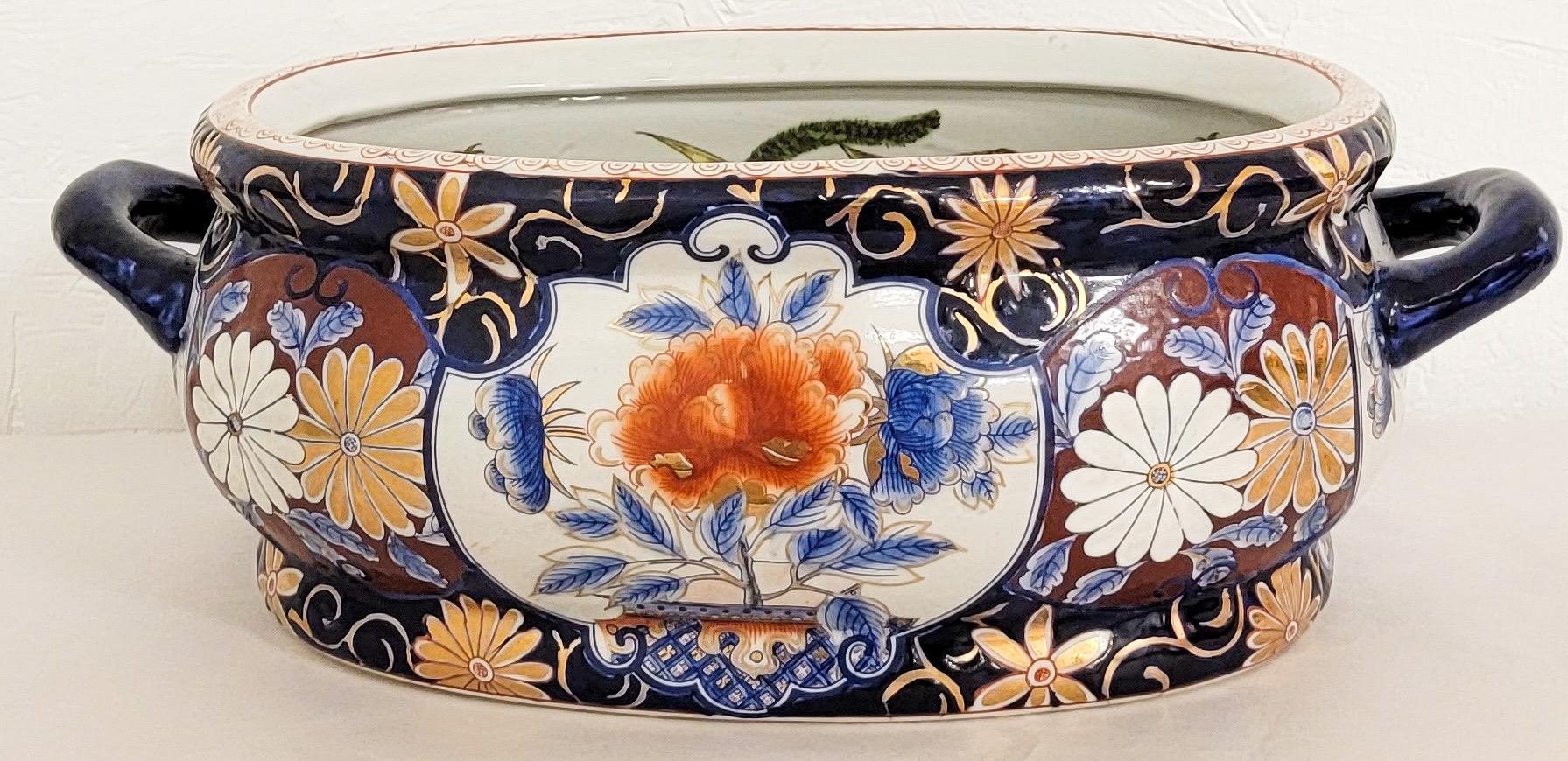 Mitte des Jahrhunderts Chinesisch Export / Imari Stil Blau und Weiß Fußbad / Pflanzgefäß (20. Jahrhundert) im Angebot