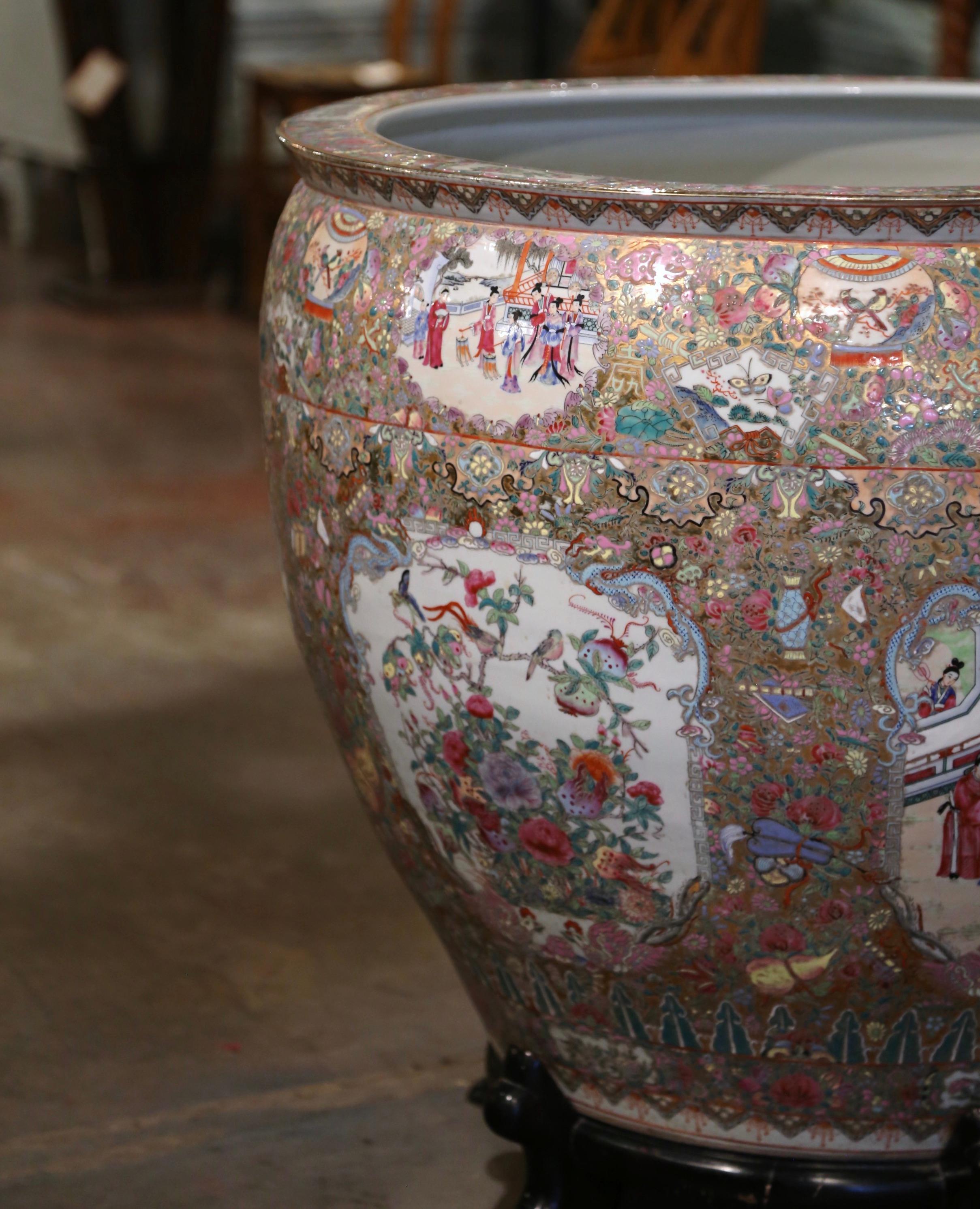 Mid-Century Chinese Export Painted Porcelain Fish Bowl on Carved Walnut Stand In Excellent Condition In Dallas, TX