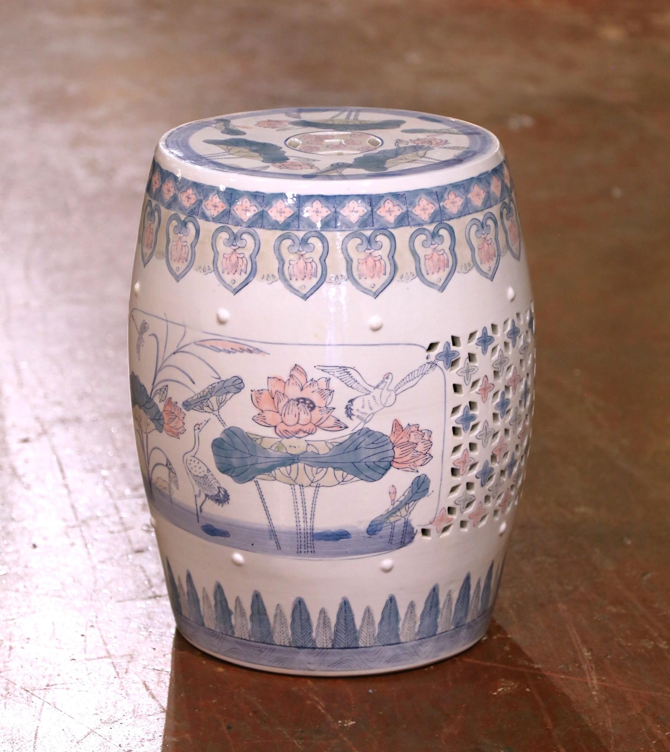 Chinesischer-Export-Porzellan-Gartenhocker mit Lotus- und Vogelmotiven aus der Mitte des Jahrhunderts (20. Jahrhundert) im Angebot