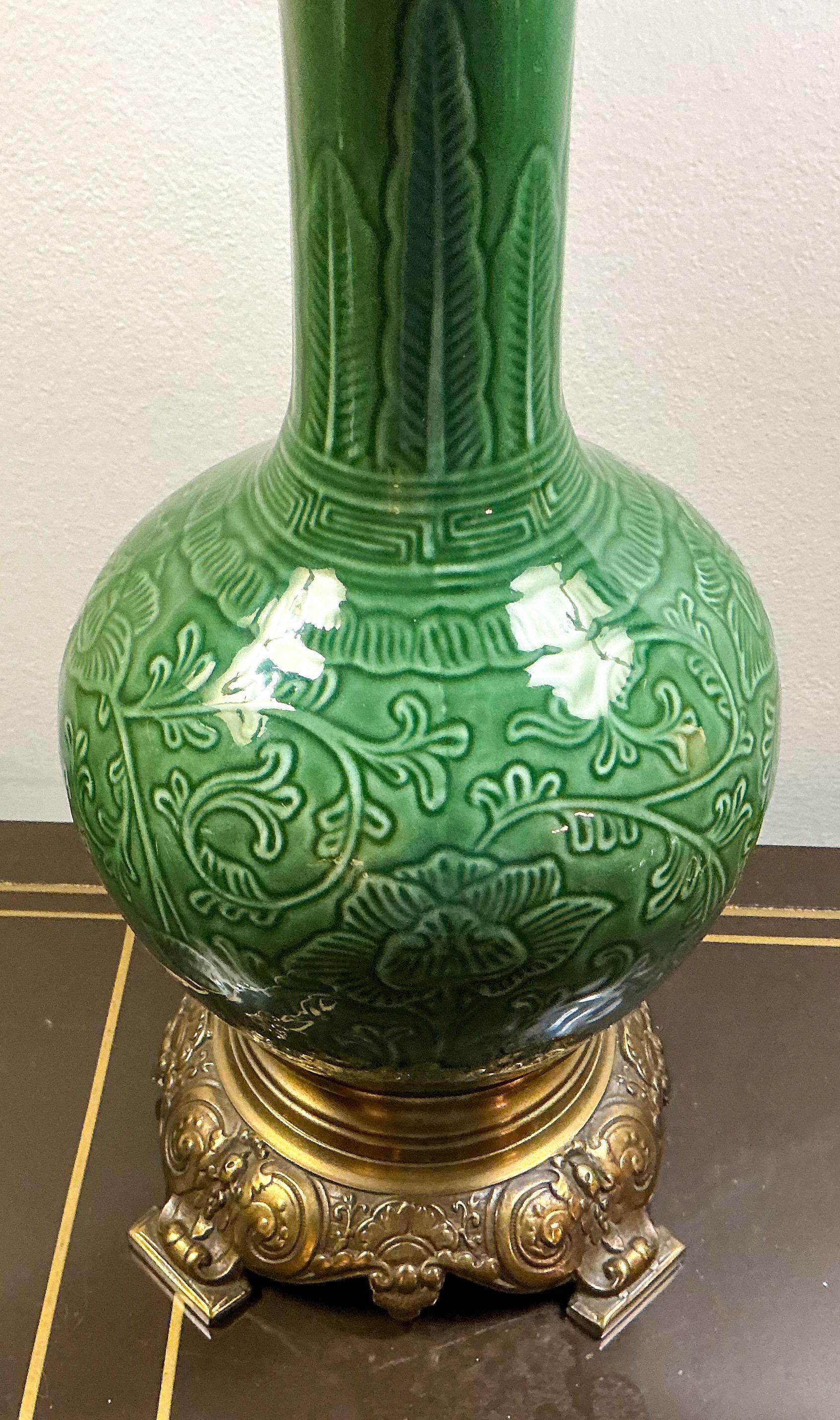Chinois Lampes de table en gourde gaufrée verte de style export chinois du milieu du siècle - Paire en vente