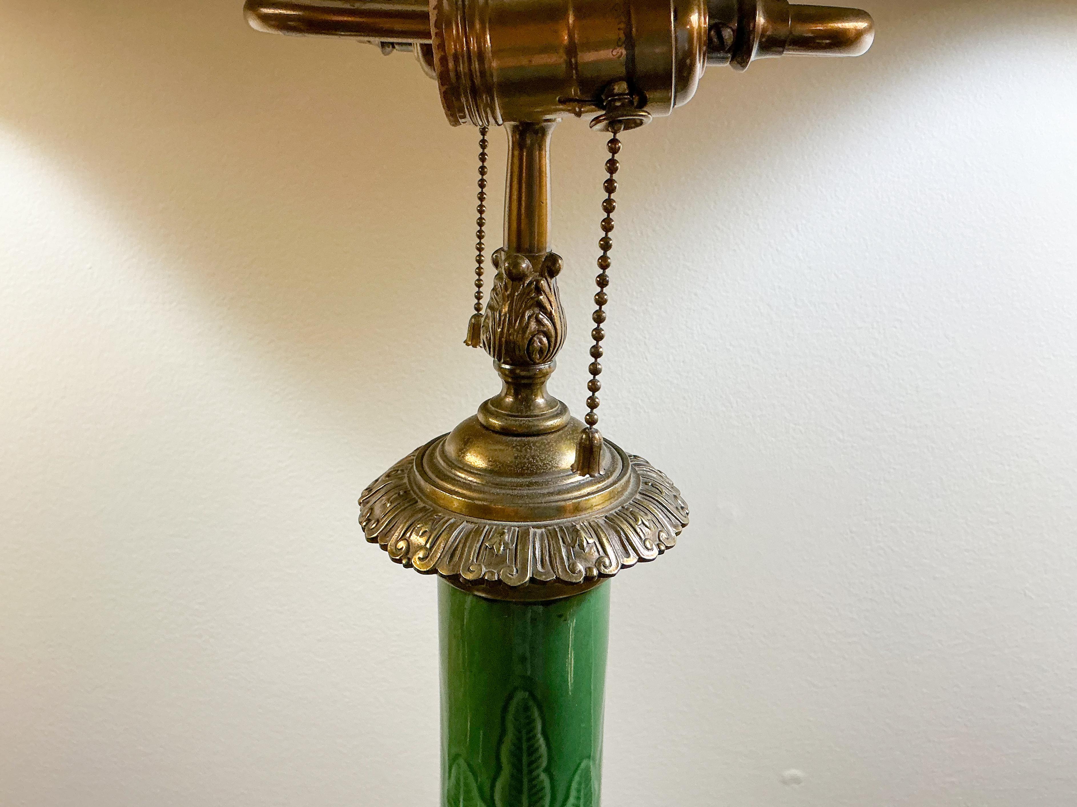 Lampes de table en gourde gaufrée verte de style export chinois du milieu du siècle - Paire Bon état - En vente à Kennesaw, GA