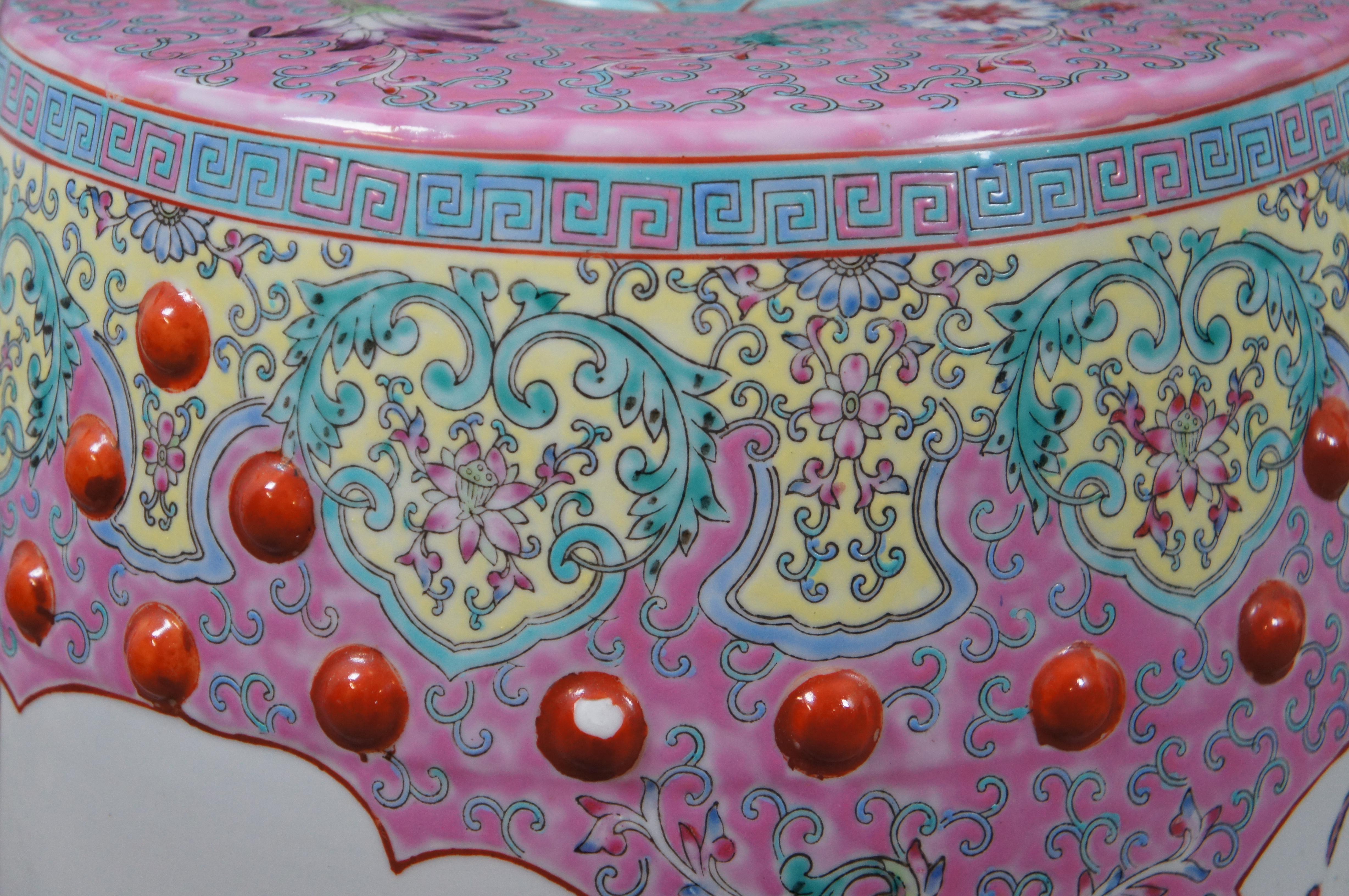 Milieu du XXe siècle Tabouret de jardin en céramique rose de la famille rose de la Chine du milieu du siècle  en vente