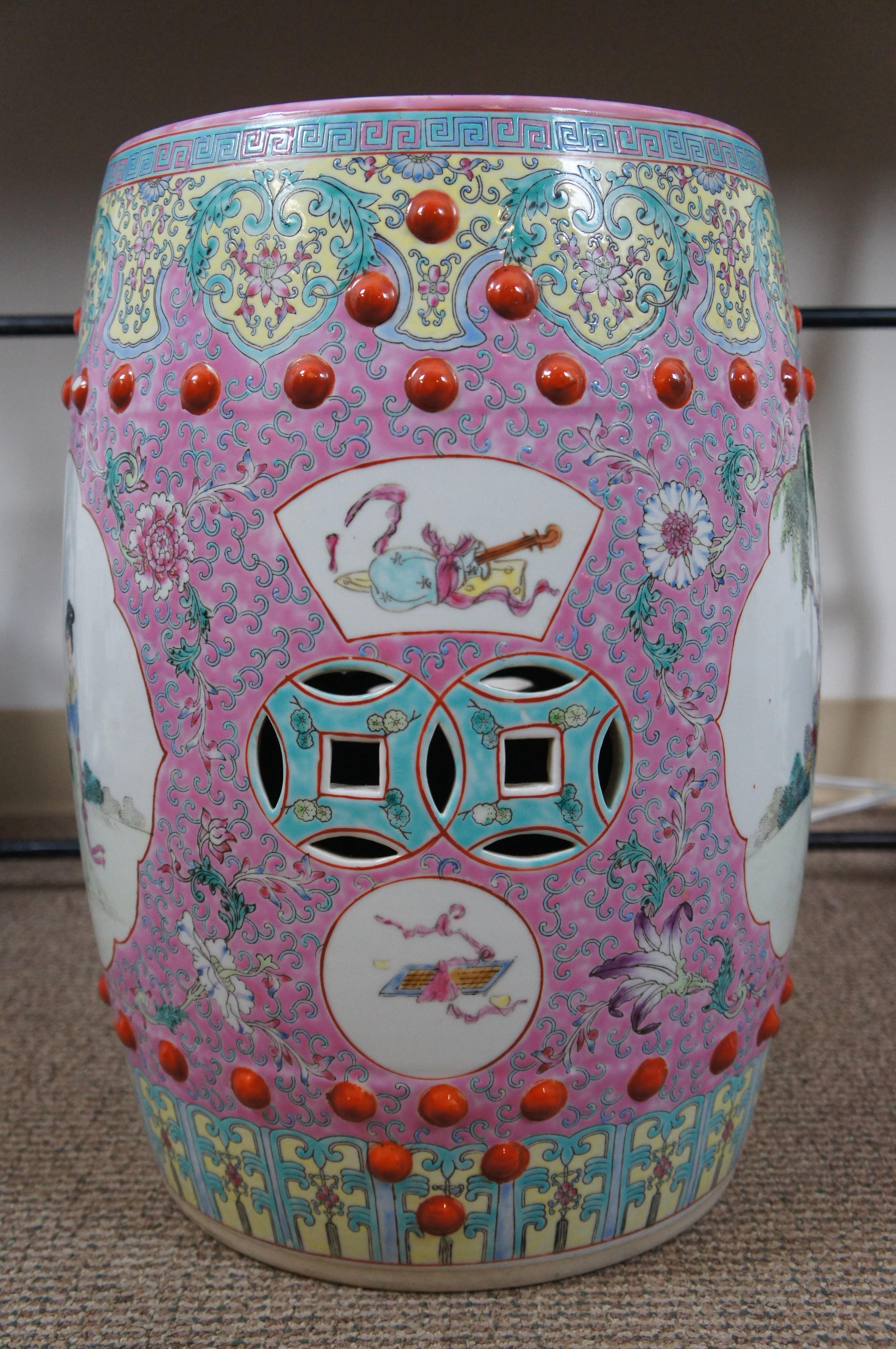 Céramique Tabouret de jardin en céramique rose de la famille rose de la Chine du milieu du siècle  en vente