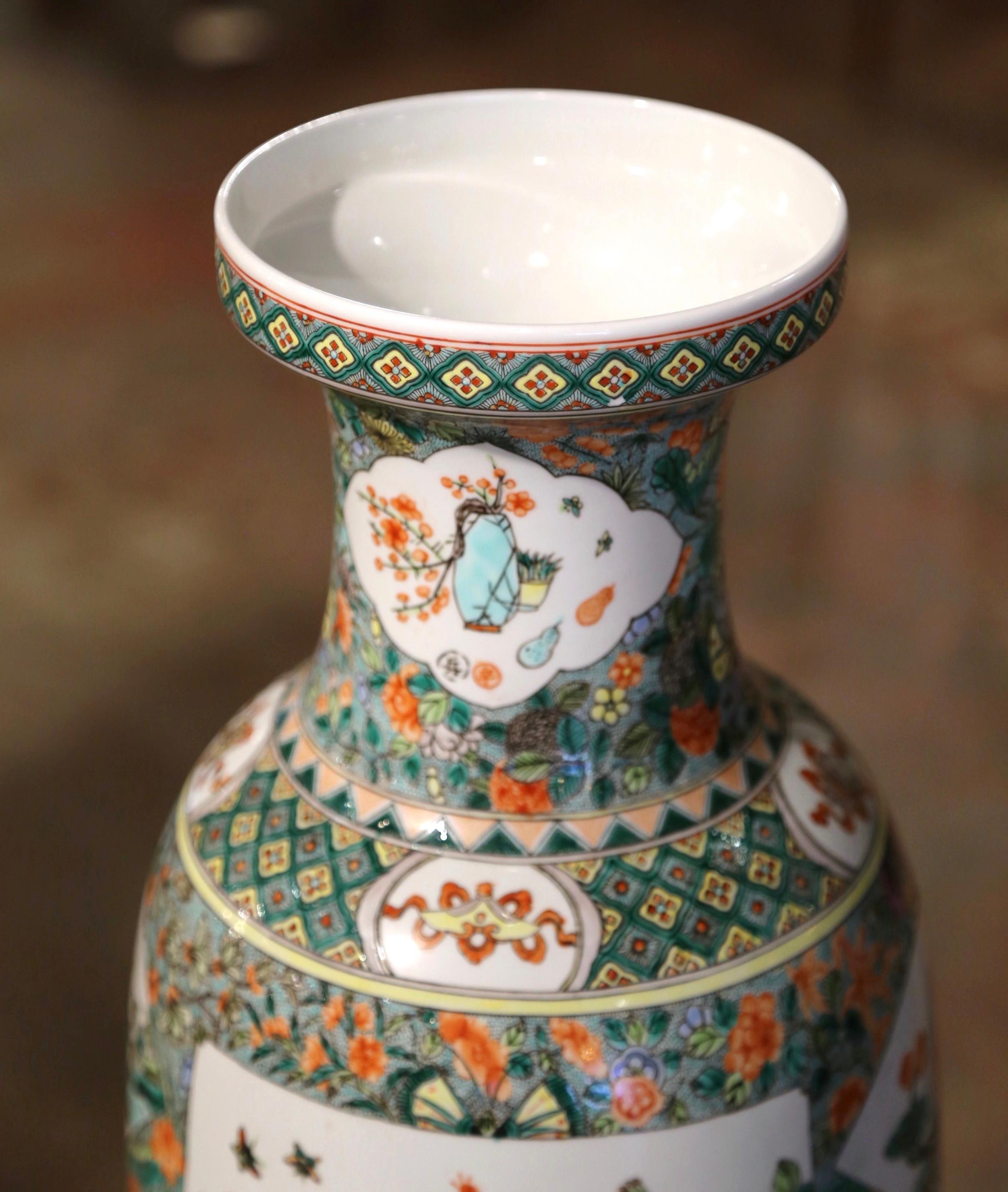 Mid-Century Chinese Hand Painted Porcelain Famille Verte Vase For Sale 3