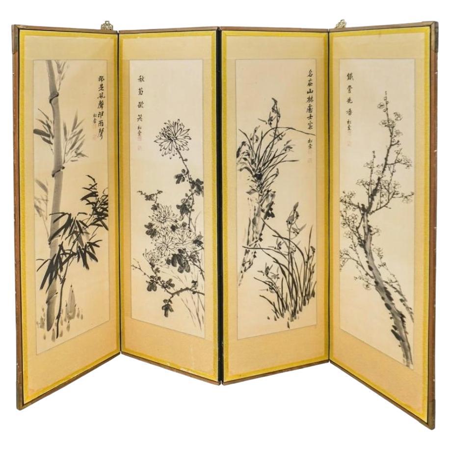 Paravento cinese di metà secolo su seta e carta a quattro pieghe in vendita