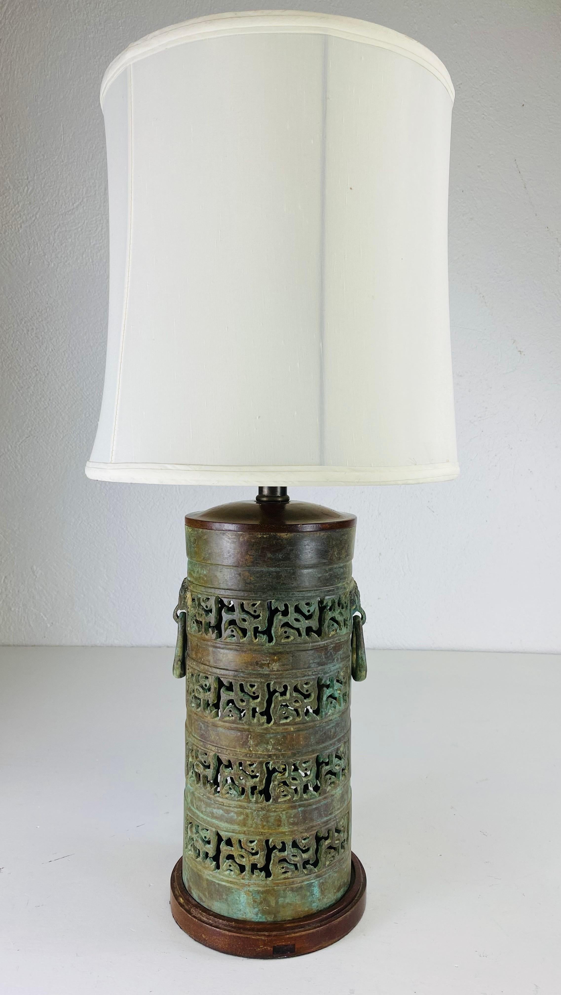 Mid-century Chinese inspired bronze table lamp after James Mont 3
