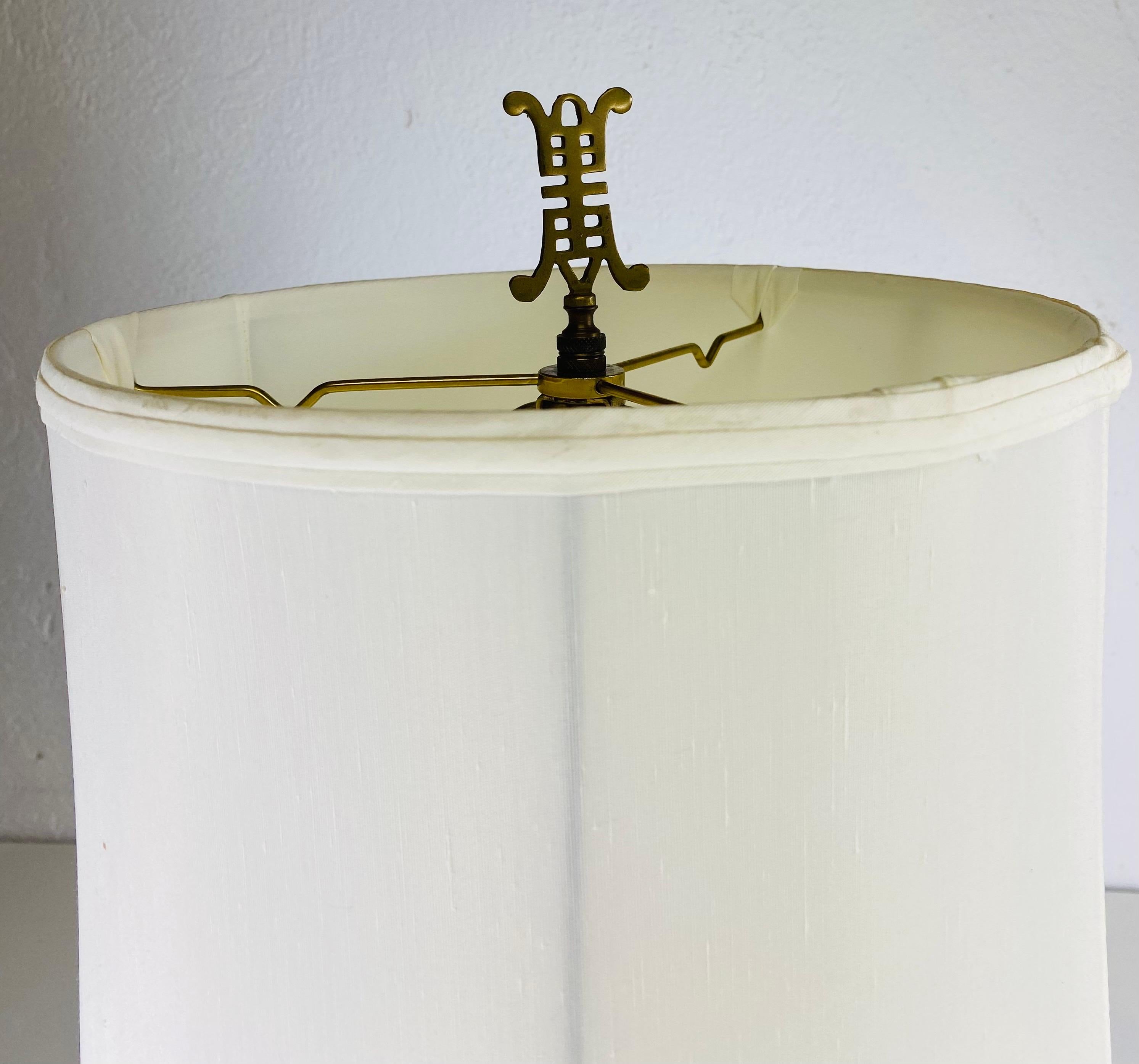 Mid-century Chinese inspired bronze table lamp after James Mont In Good Condition In Allentown, PA