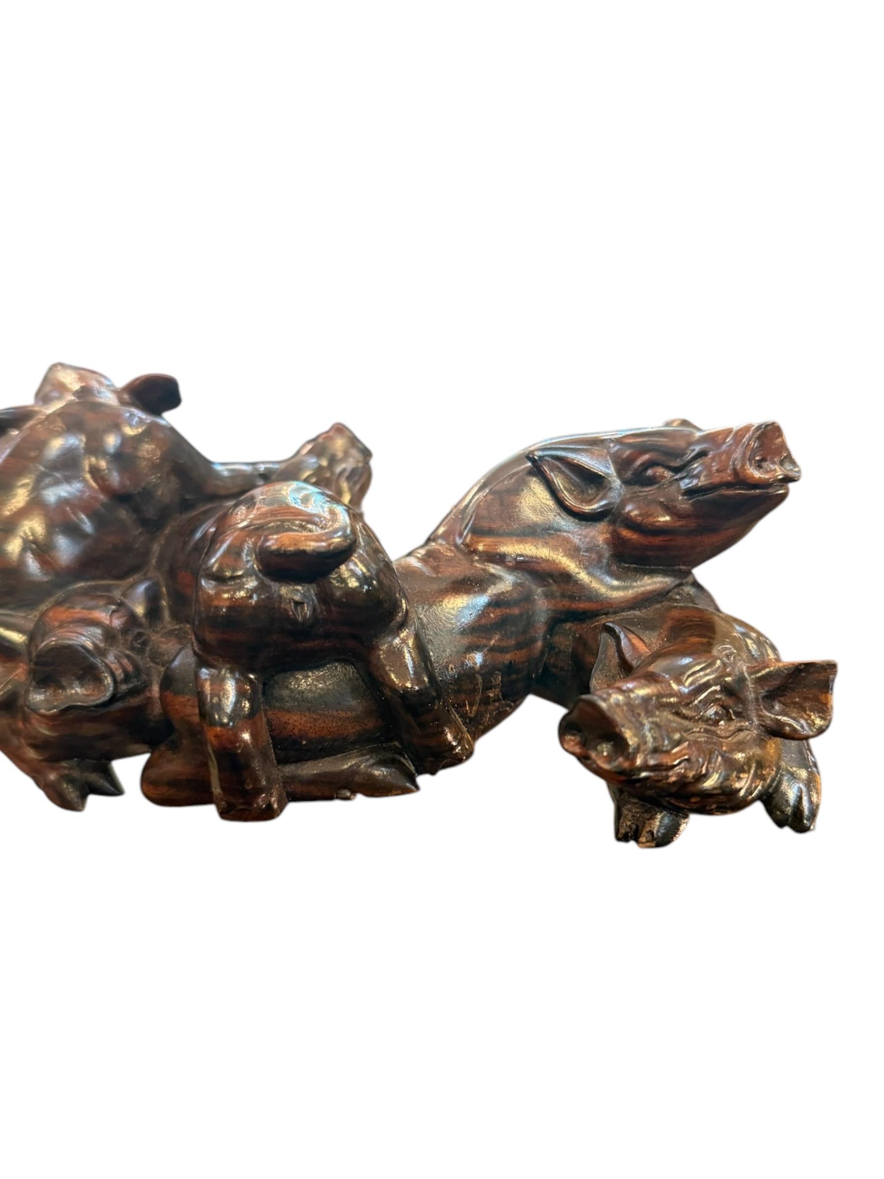 20ième siècle Statue de cochon chinoise du milieu du siècle en bois de fer sculptée à la main en vente