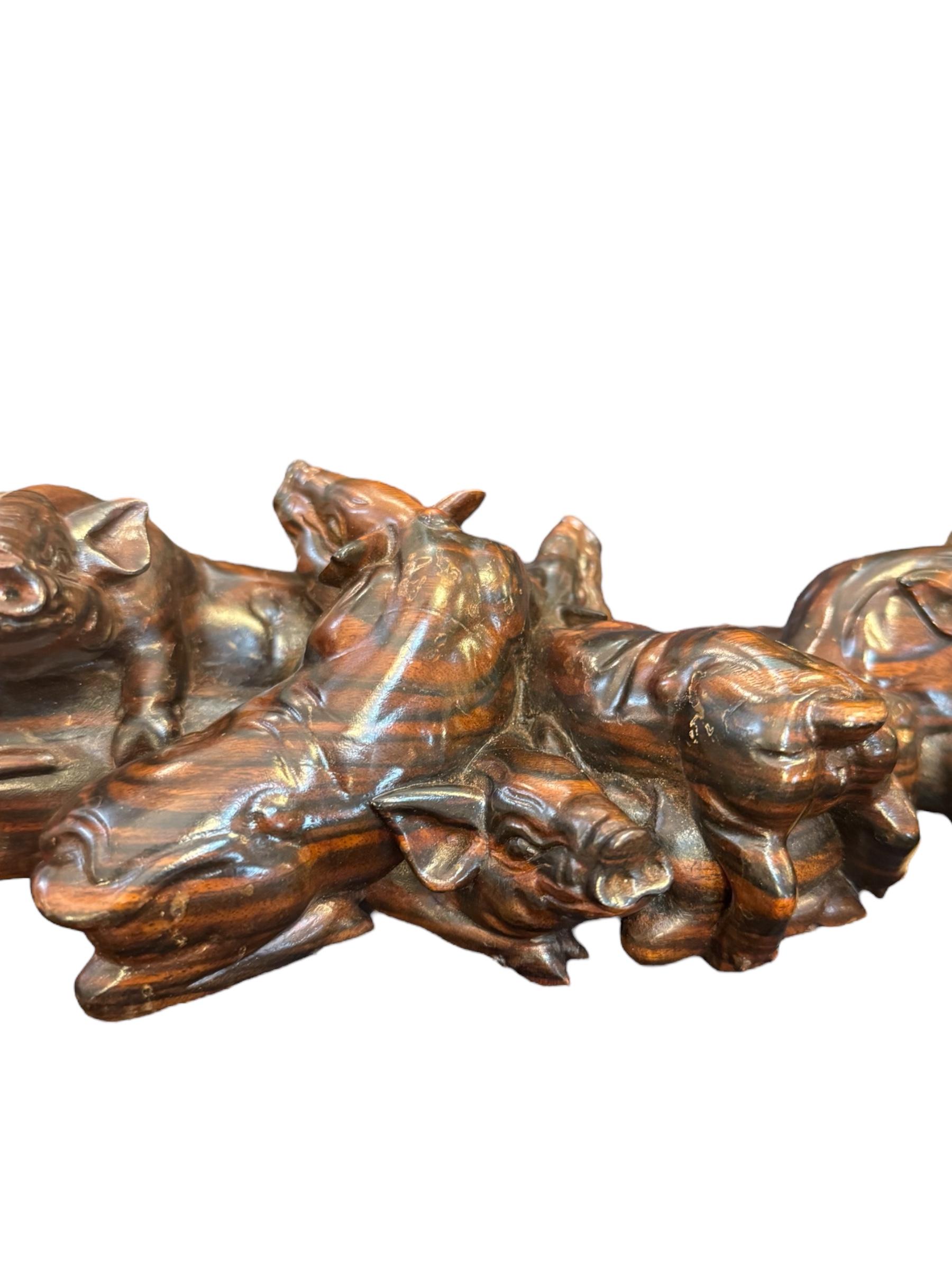 Bois Statue de cochon chinoise du milieu du siècle en bois de fer sculptée à la main en vente