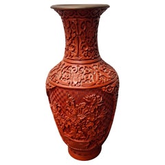Grand vase Cinnabar chinois du milieu du siècle dernier