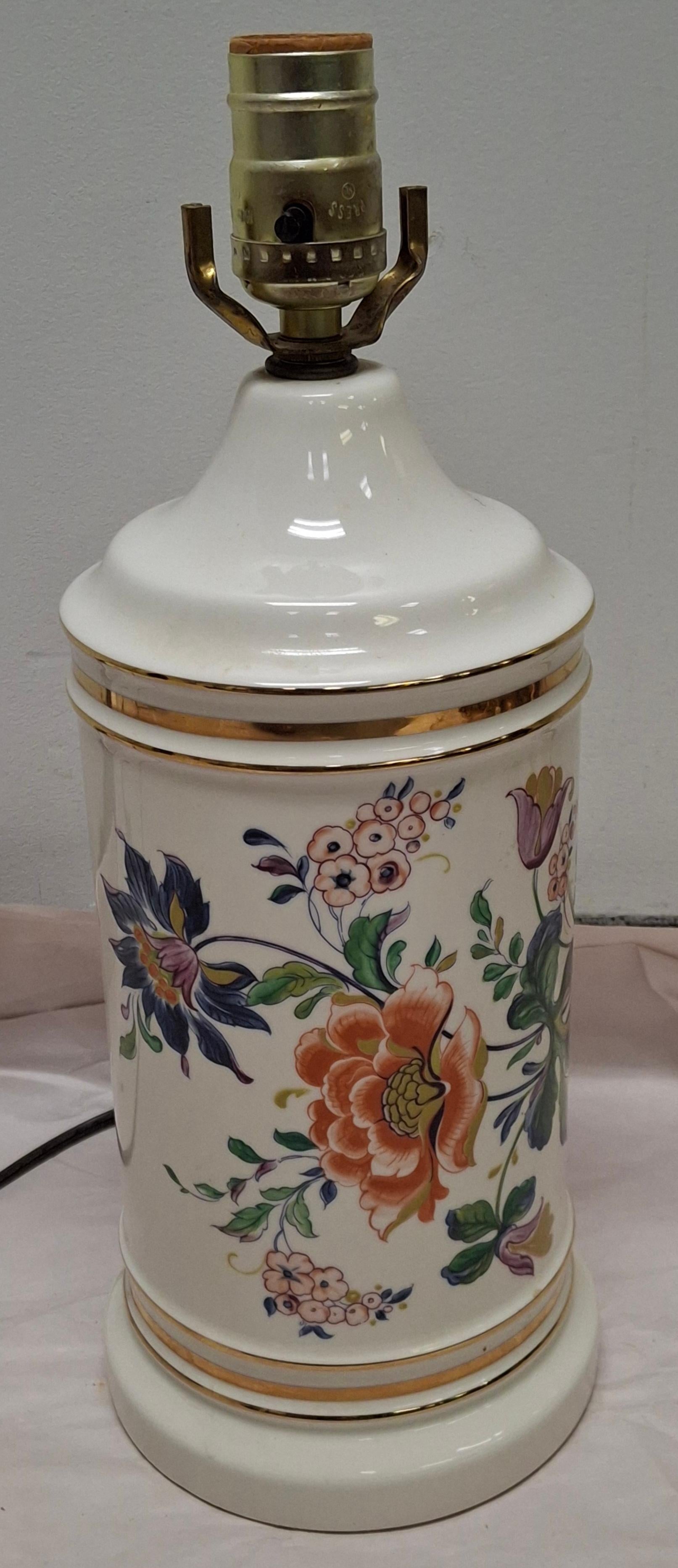 Mid Century Chinoiserie Off-White Floral painted Porcelain Table Lamp With Gilt Trims.
Measures: 5.75