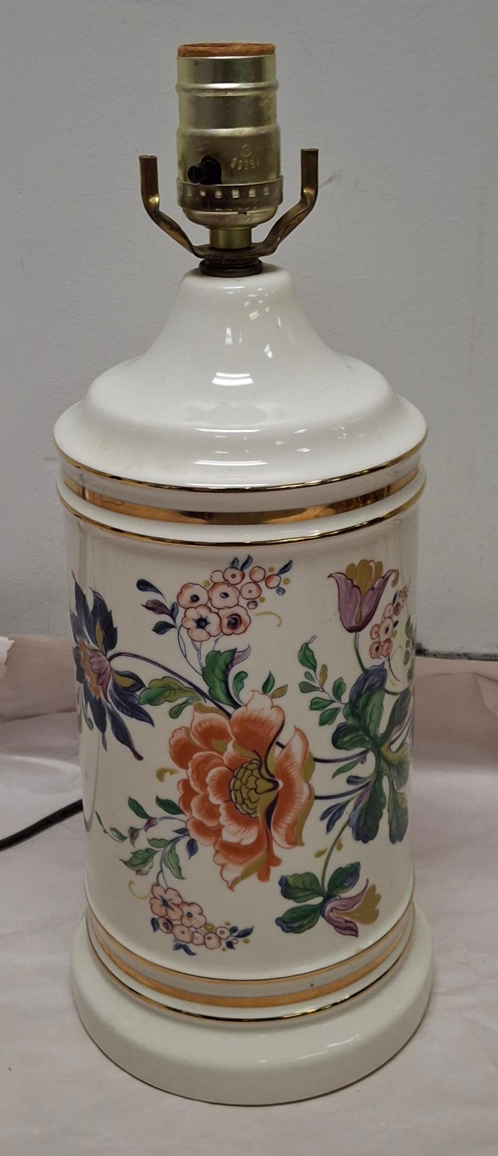 Mid-Century Modern Mid Century Chinese Off-White Floral Porcelain Table Lamp W/ Gilt Trims For Sale