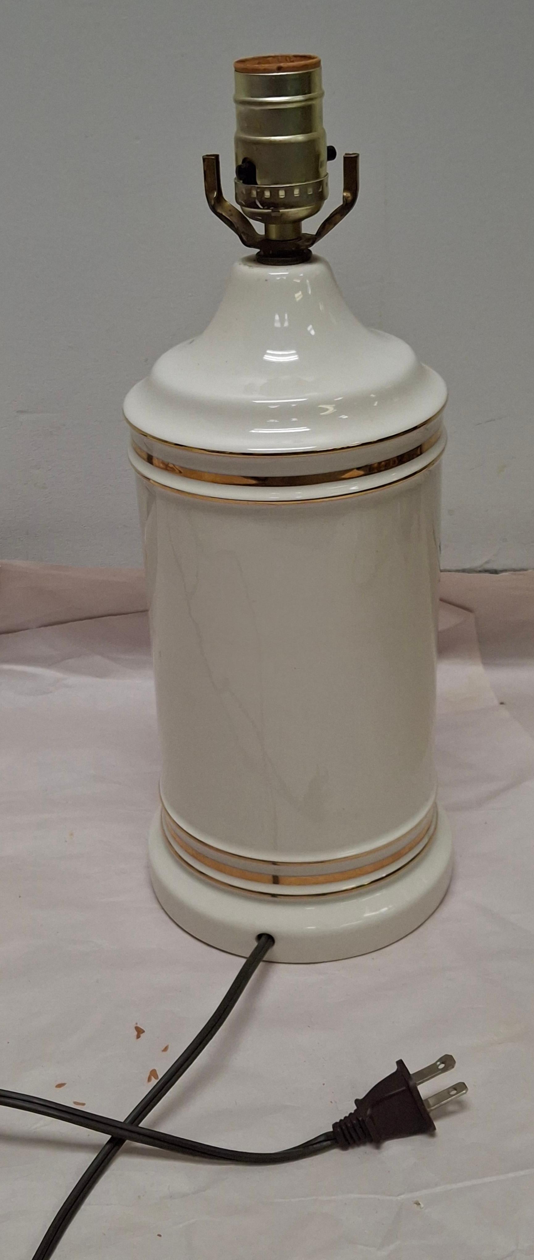 Painted Mid Century Chinese Off-White Floral Porcelain Table Lamp W/ Gilt Trims For Sale